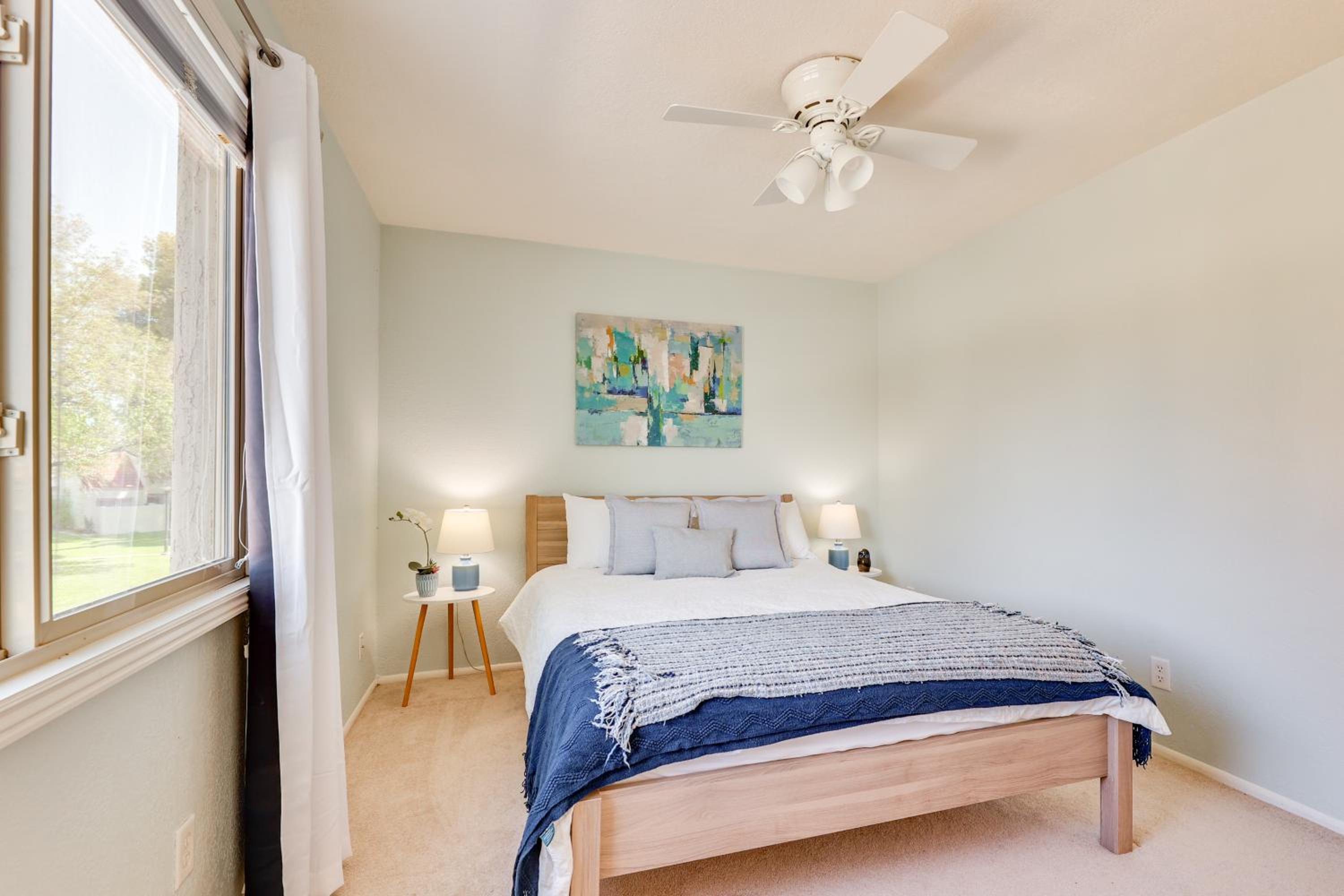 2 Mi to Old Town and Fashion Sq Townhome with Pools