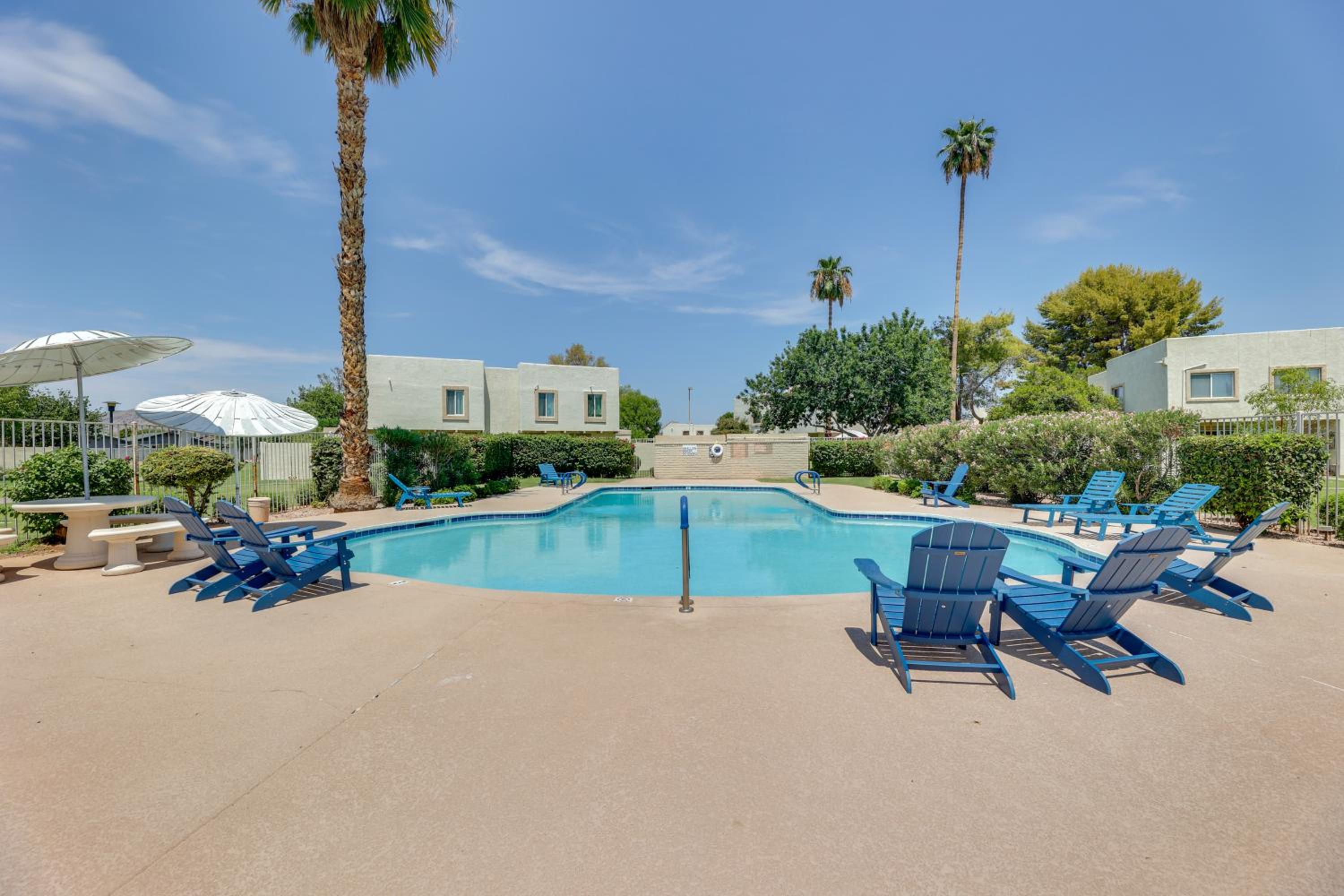 2 Mi to Old Town and Fashion Sq Townhome with Pools