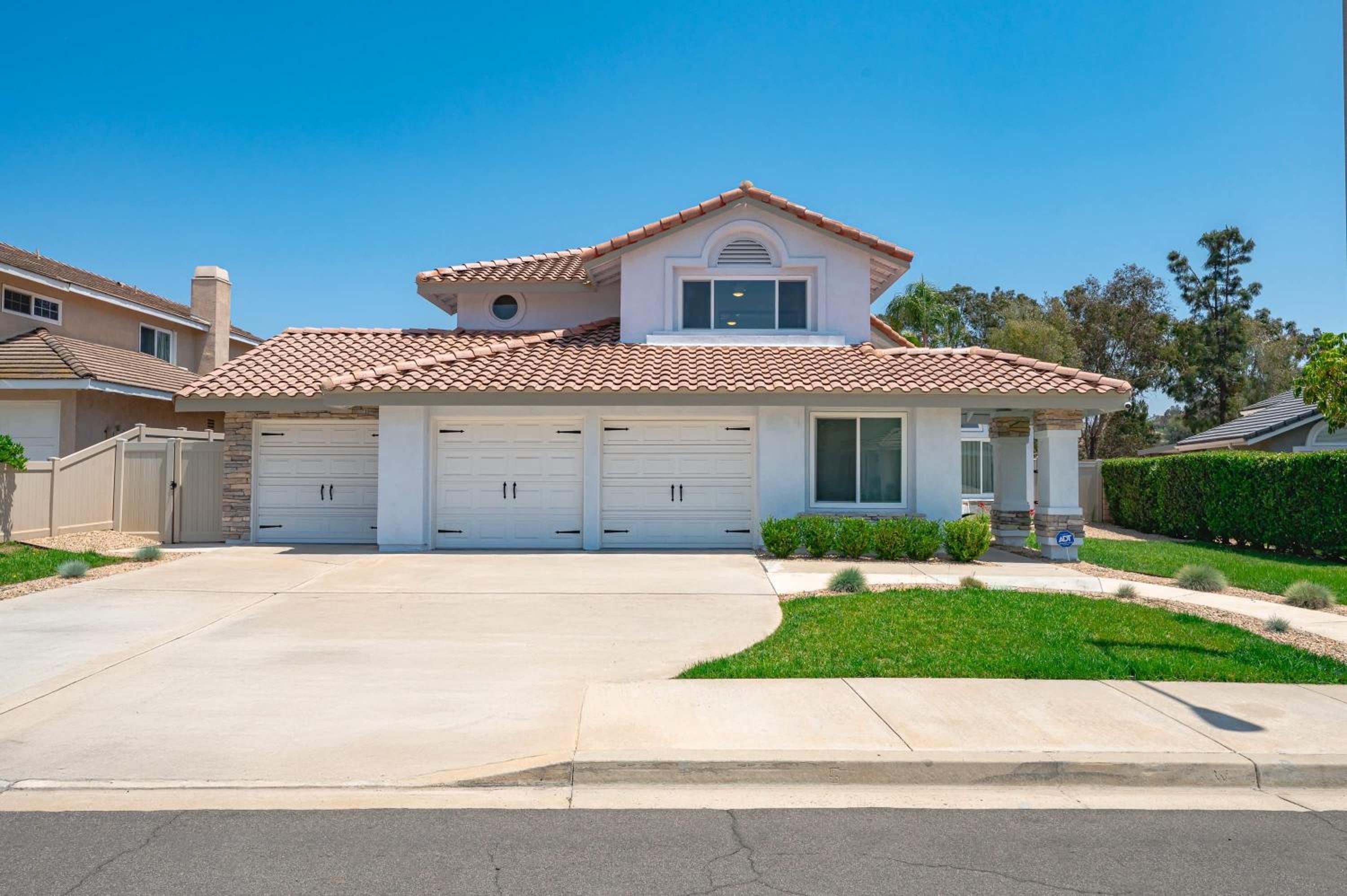 Luxe Spacious Home Near Parks Fully Equipped
