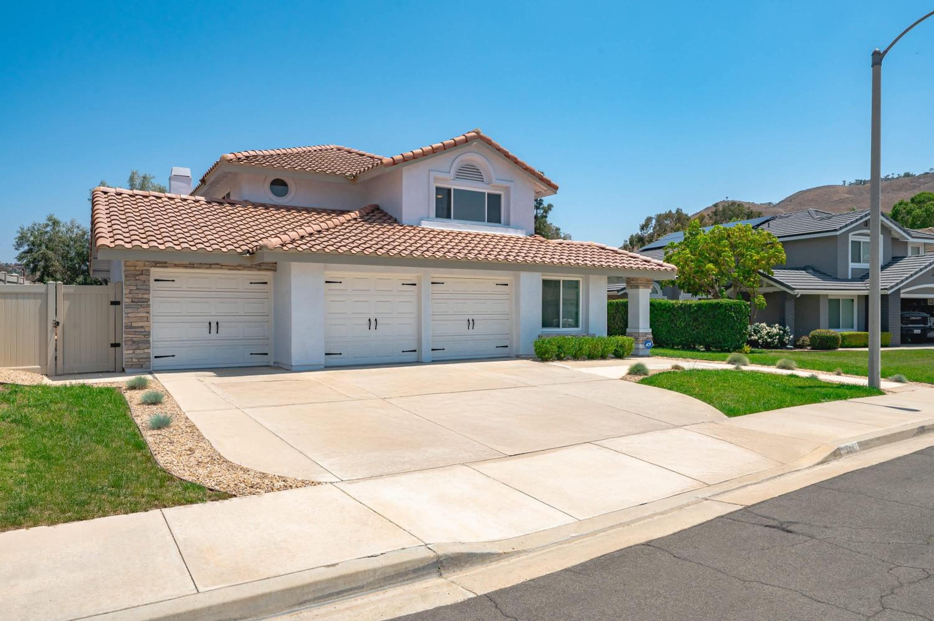 Luxe Spacious Home Near Parks Fully Equipped