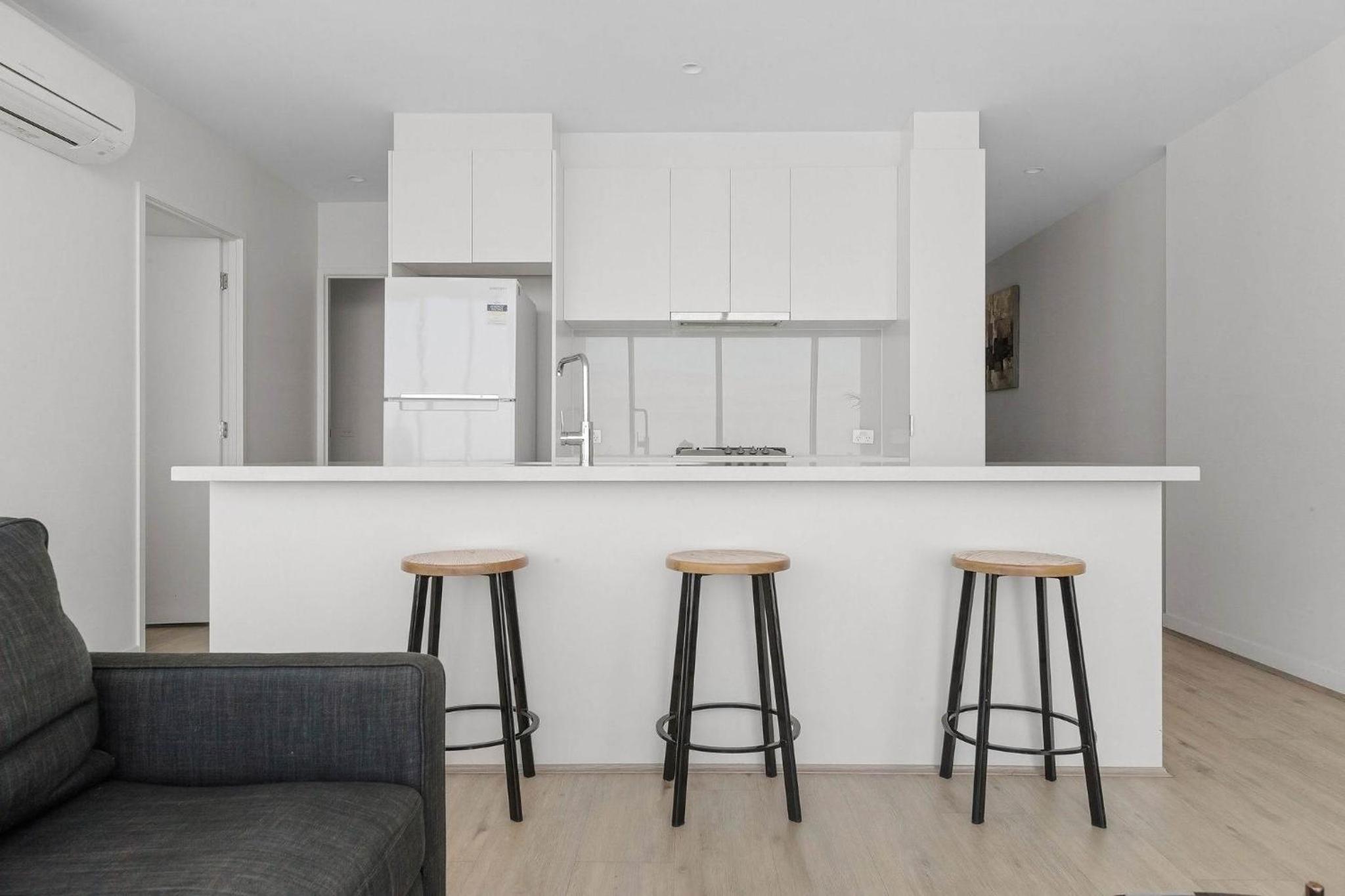 Spacious 2BR City Apt Panoramic Views & Parking