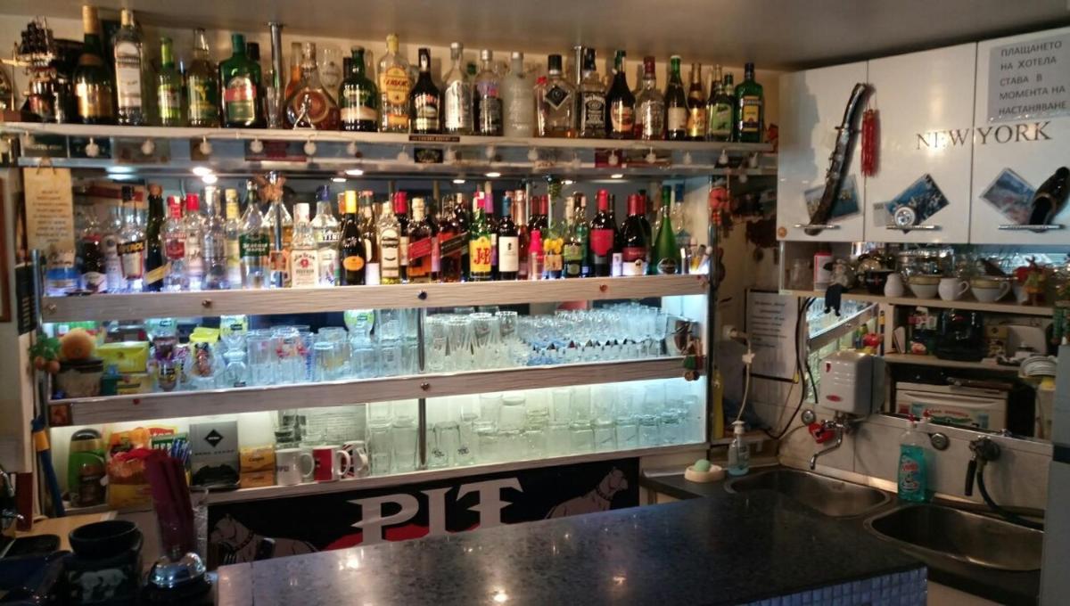 bar