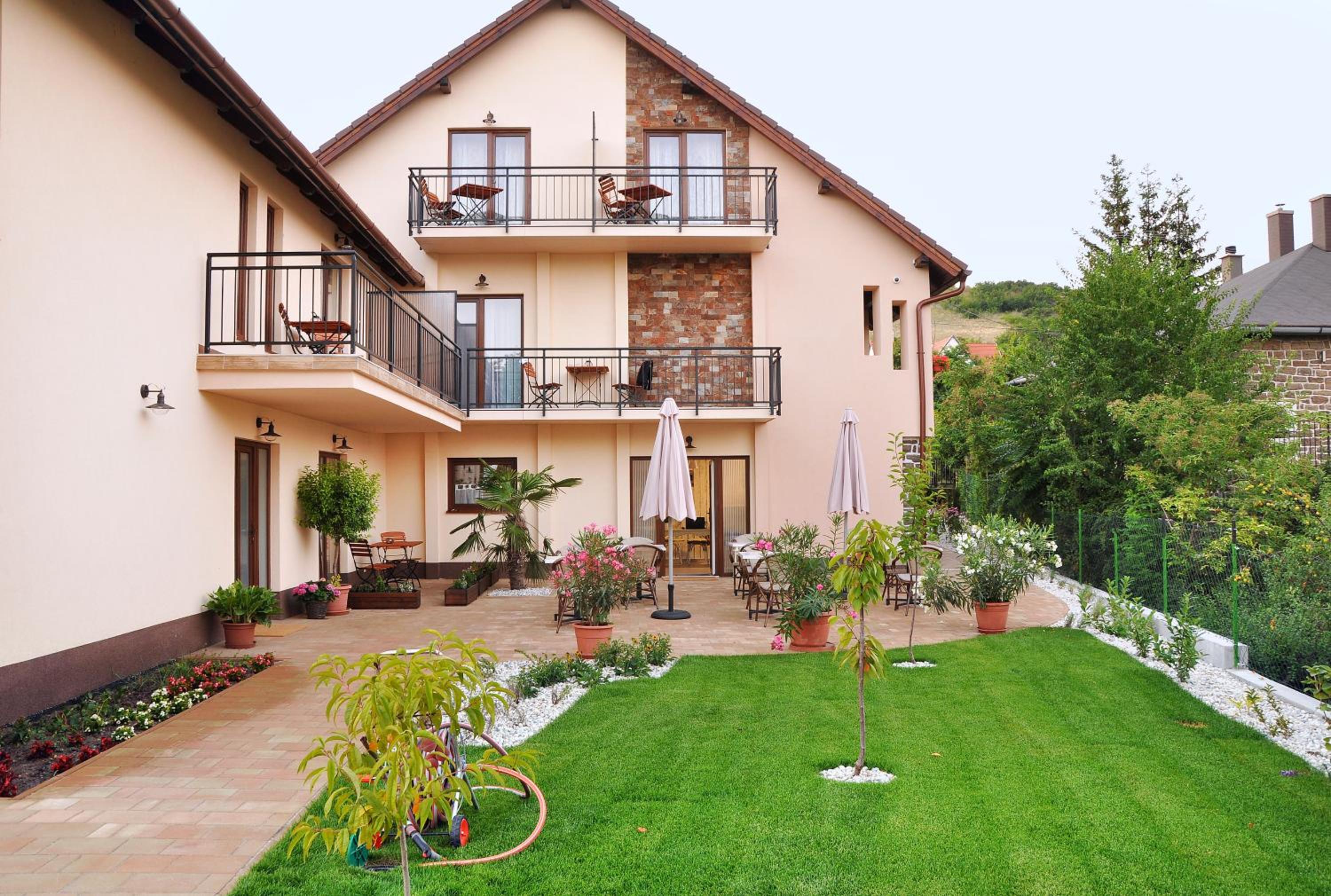 Barackvirág Apartmanház