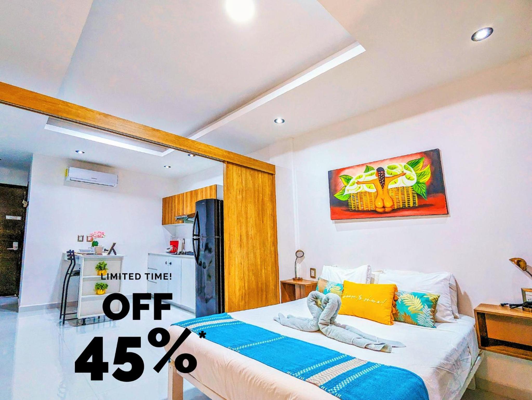 Peaceful Romantic Patio Suite 200m to Beach & 5th Ave Patio AC Fast WiFi Value Stay UVA16
