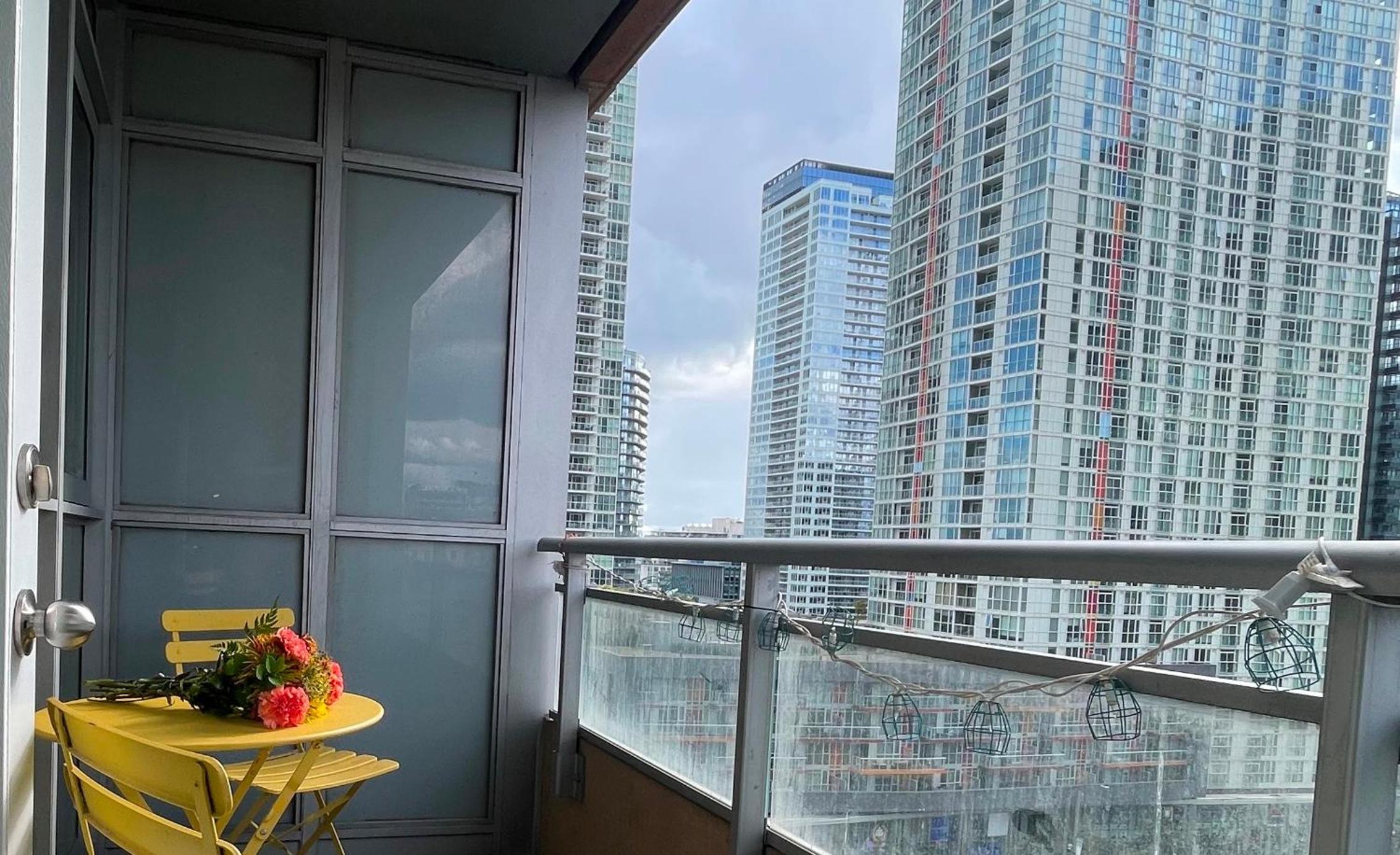 Elegant Downtown 2Bd Condo with Balcony