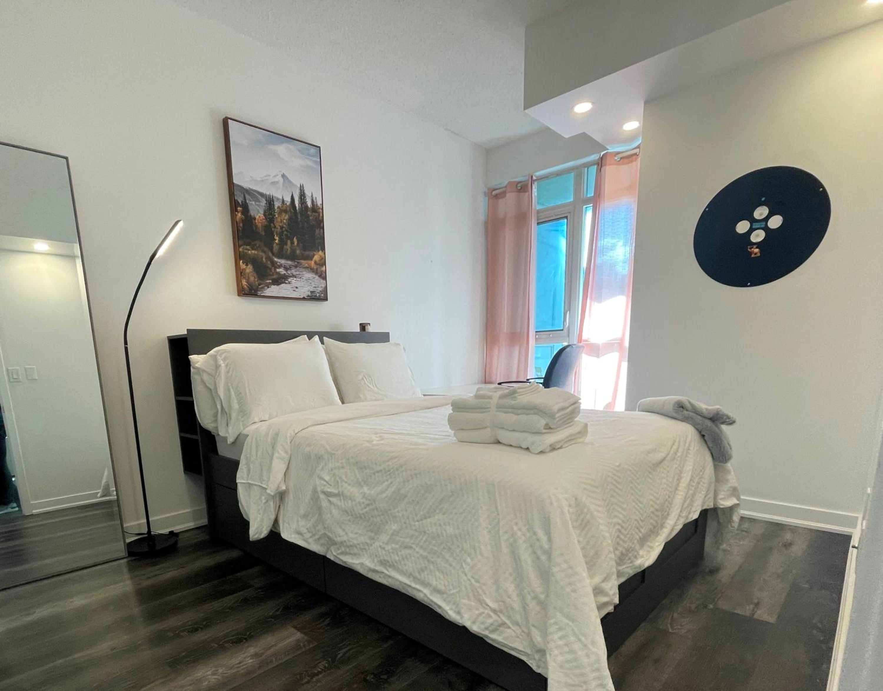 Elegant Downtown 2Bd Condo with Balcony