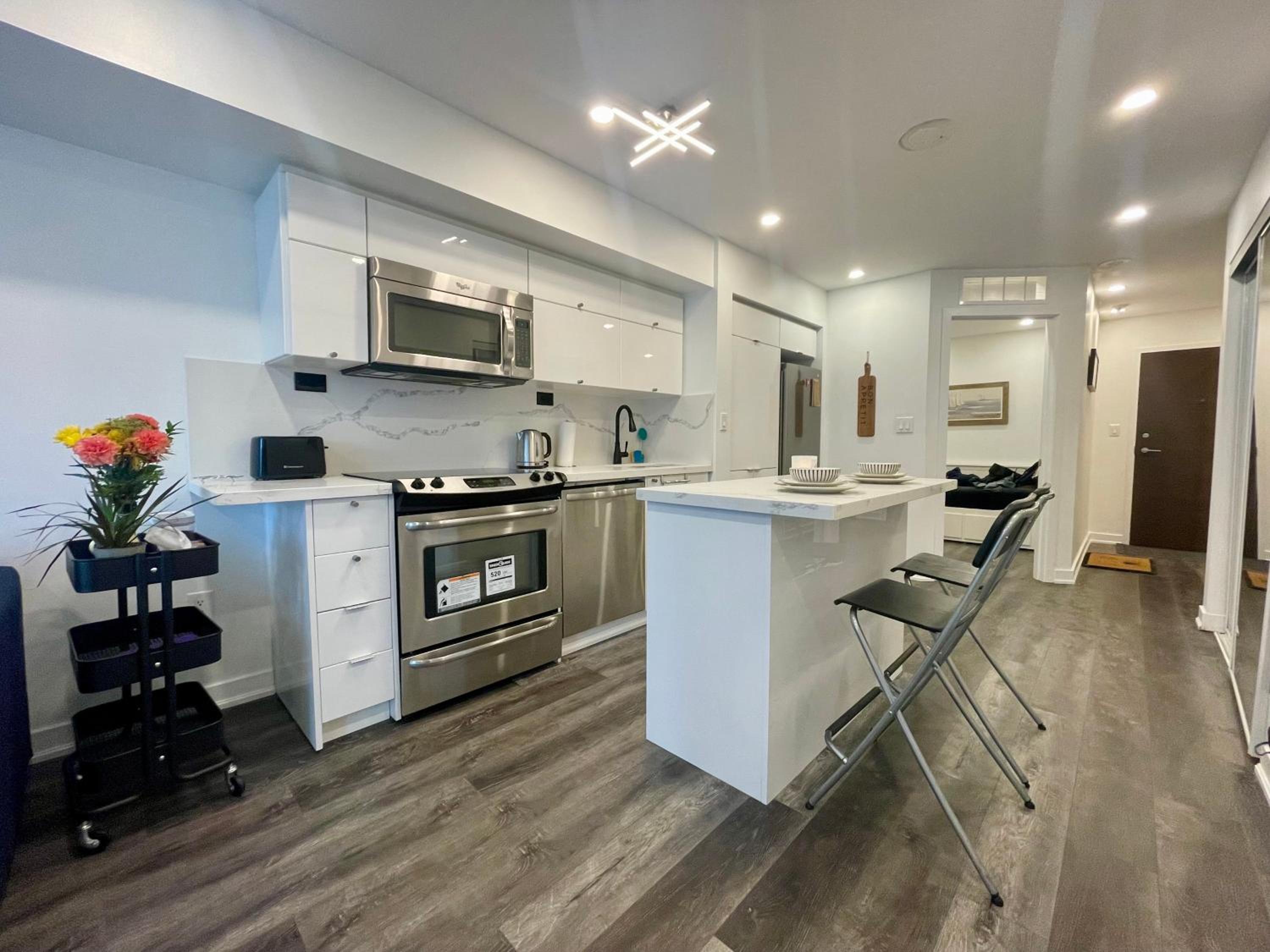 Elegant Downtown 2Bd Condo with Balcony