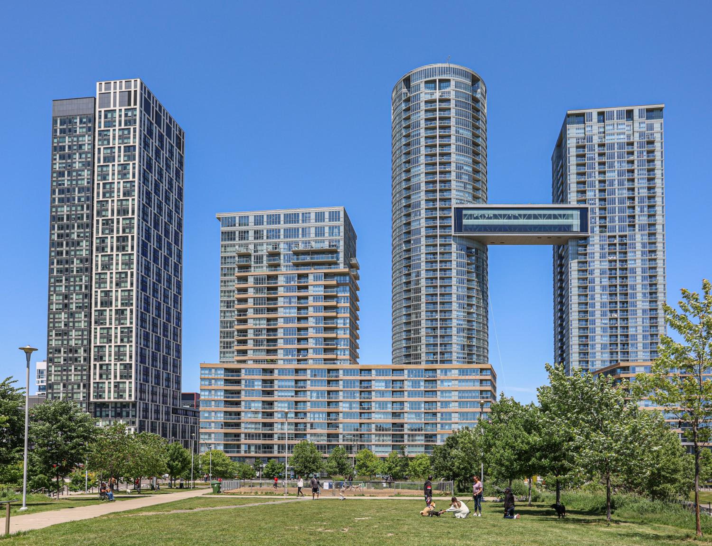 Elegant Downtown 2Bd Condo with Balcony