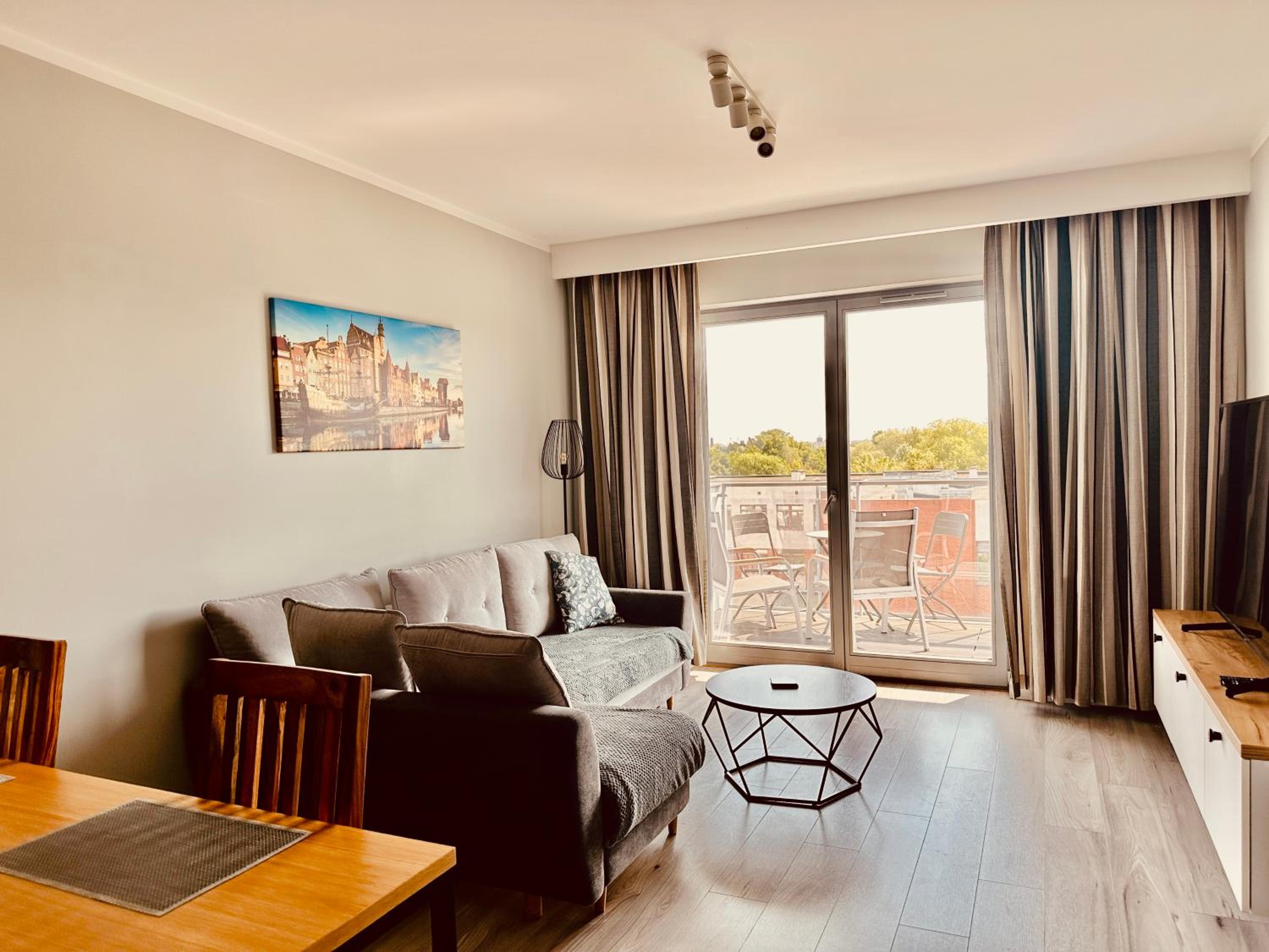 Baltic Inspiration - Guest Favorite, Best Location, 75 SQM, 2 King Bedrooms, Jacuzzi Bath, Parking, Super Host