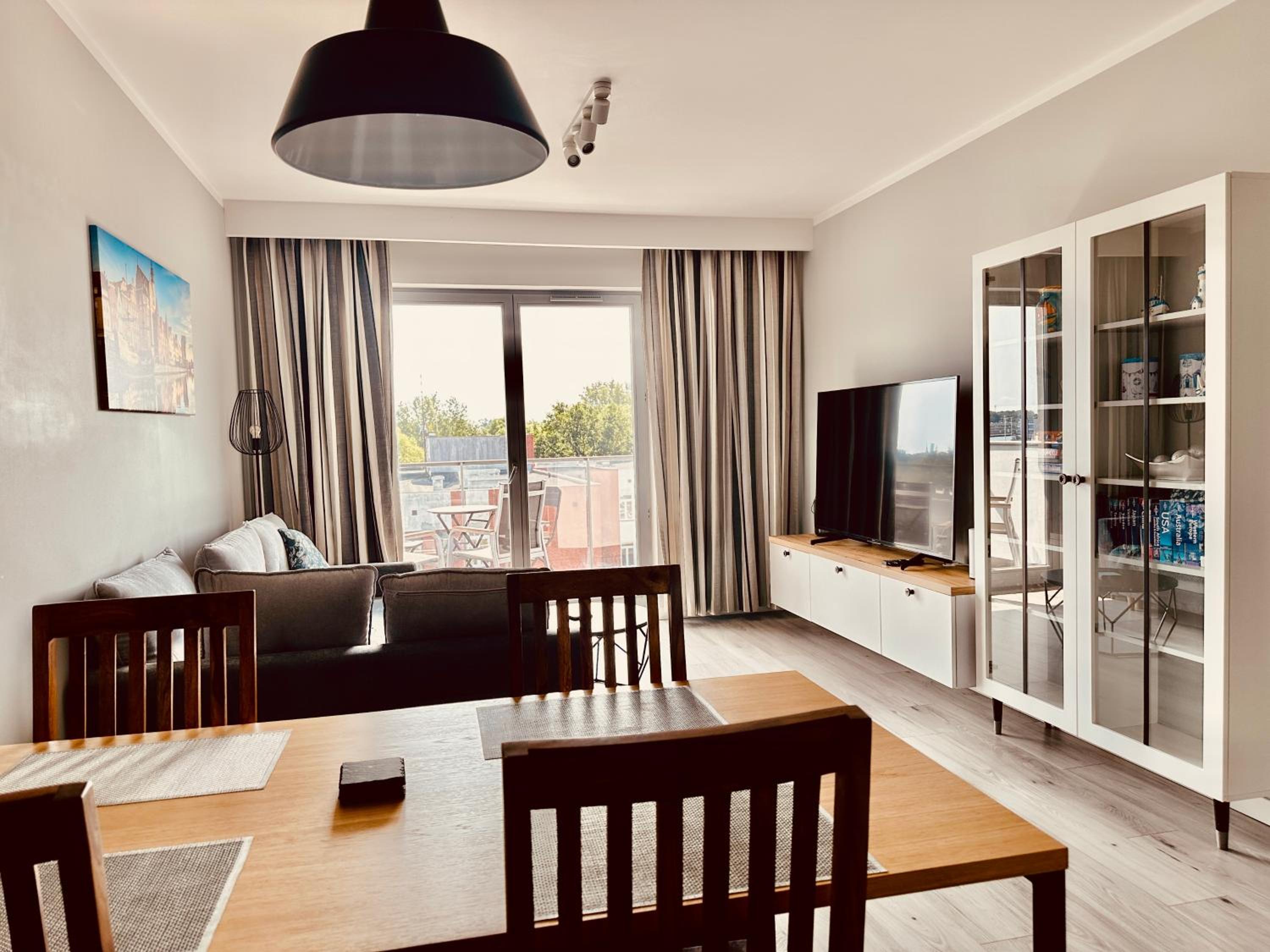 Baltic Inspiration - Guest Favorite, Best Location, 75 SQM, 2 King Bedrooms, Jacuzzi Bath, Parking, Super Host