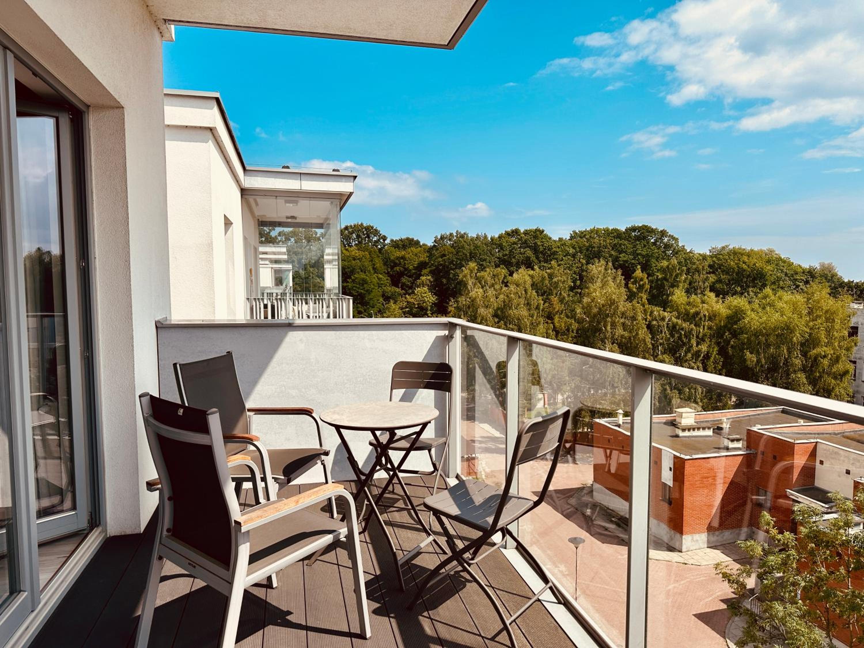 Baltic Inspiration - Guest Favorite, Best Location, 75 SQM, 2 King Bedrooms, Jacuzzi Bath, Parking, Super Host