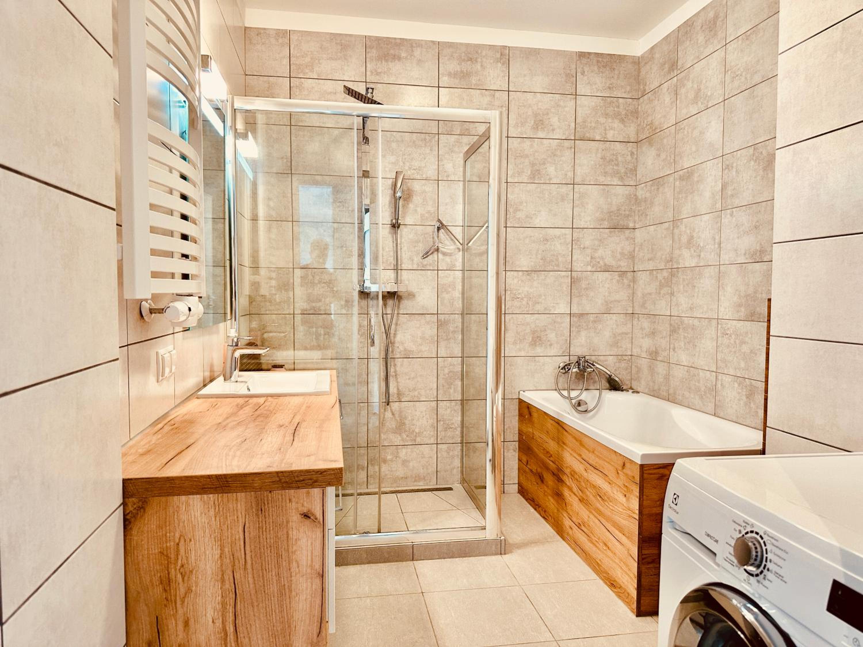 Baltic Inspiration - Guest Favorite, Best Location, 75 SQM, 2 King Bedrooms, Jacuzzi Bath, Parking, Super Host