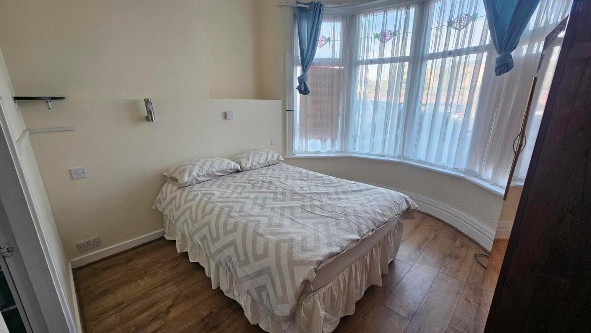 Park Road Guest House - Room To Rent On Park Road in Blackpool FY1 4ET