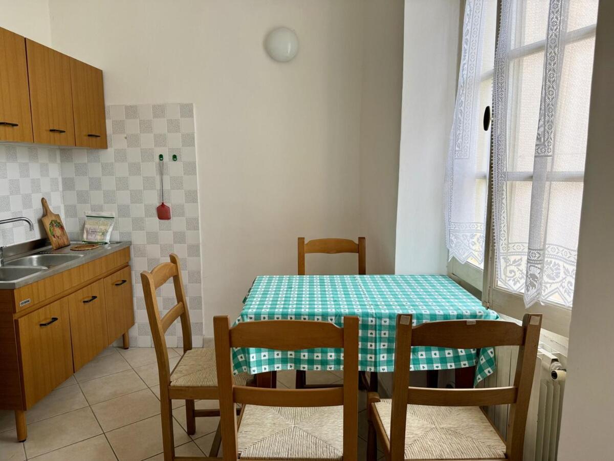 HOST4U - Dimora Antica in Centro a Porto Maurizio di Imperia - Casa Rina
