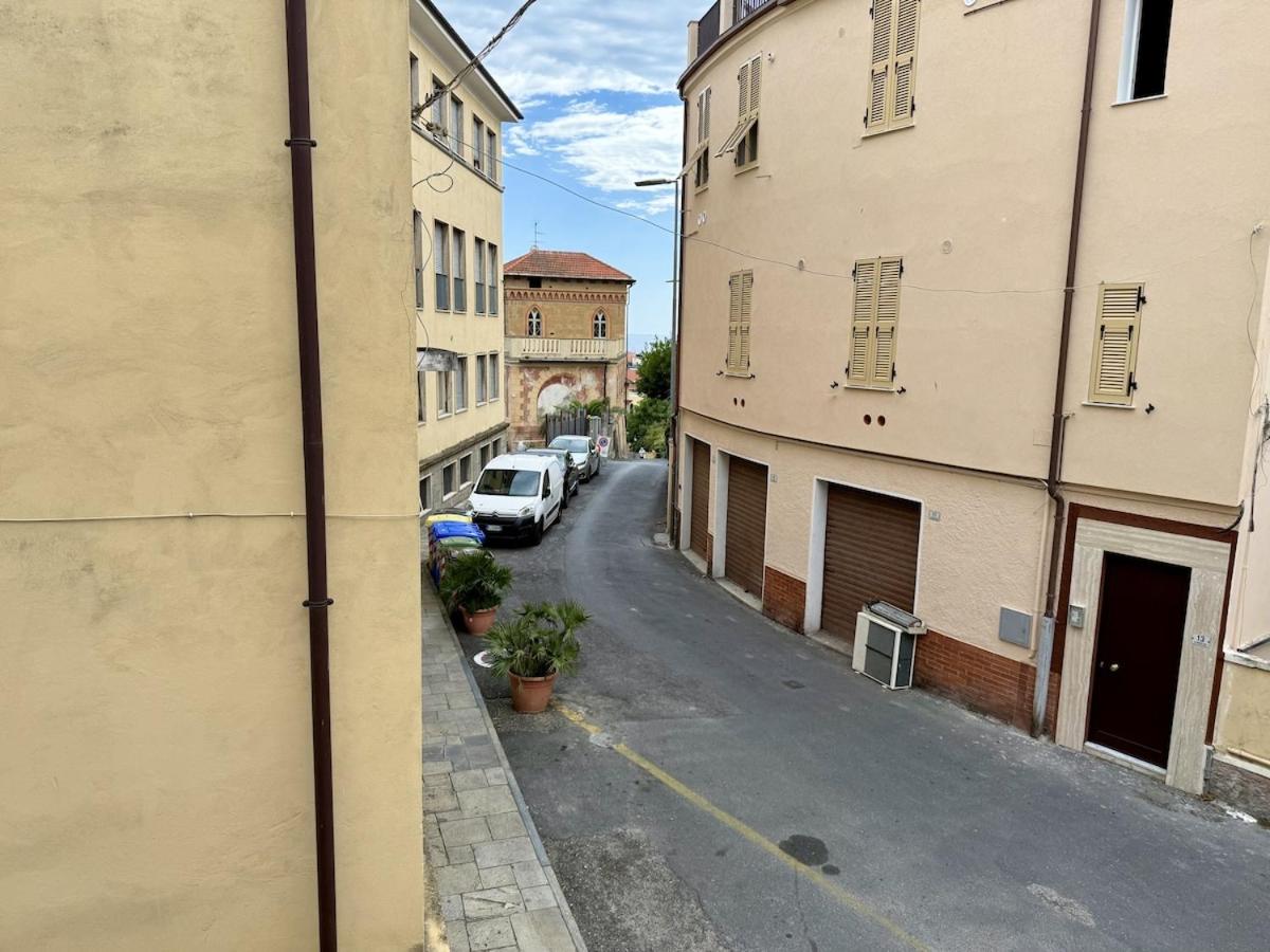 HOST4U - Dimora Antica in Centro a Porto Maurizio di Imperia - Casa Rina