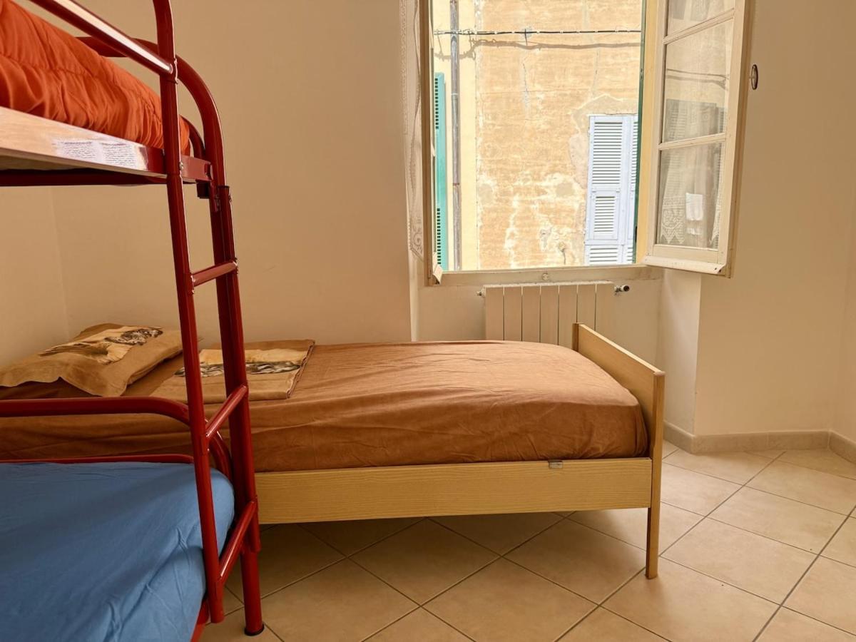 HOST4U - Dimora Antica in Centro a Porto Maurizio di Imperia - Casa Rina