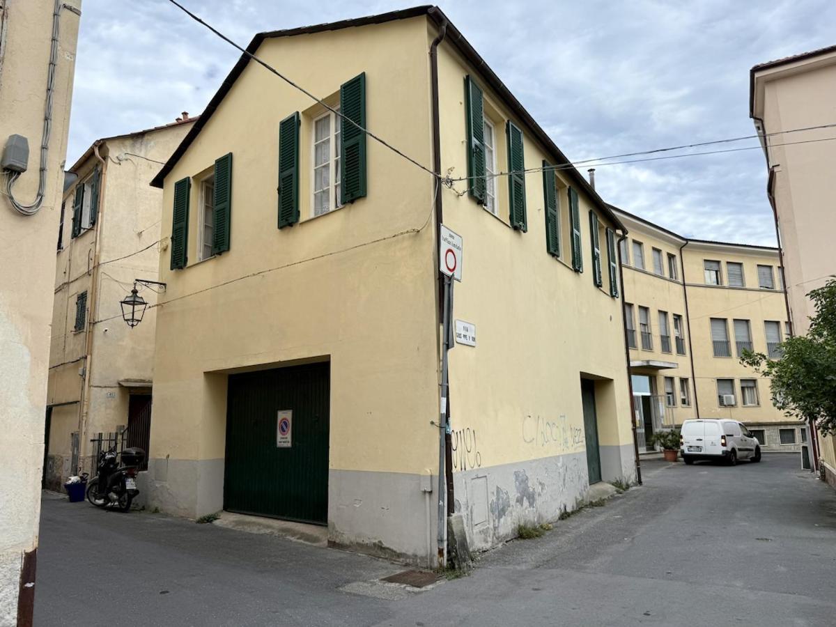 HOST4U - Dimora Antica in Centro a Porto Maurizio di Imperia - Casa Rina