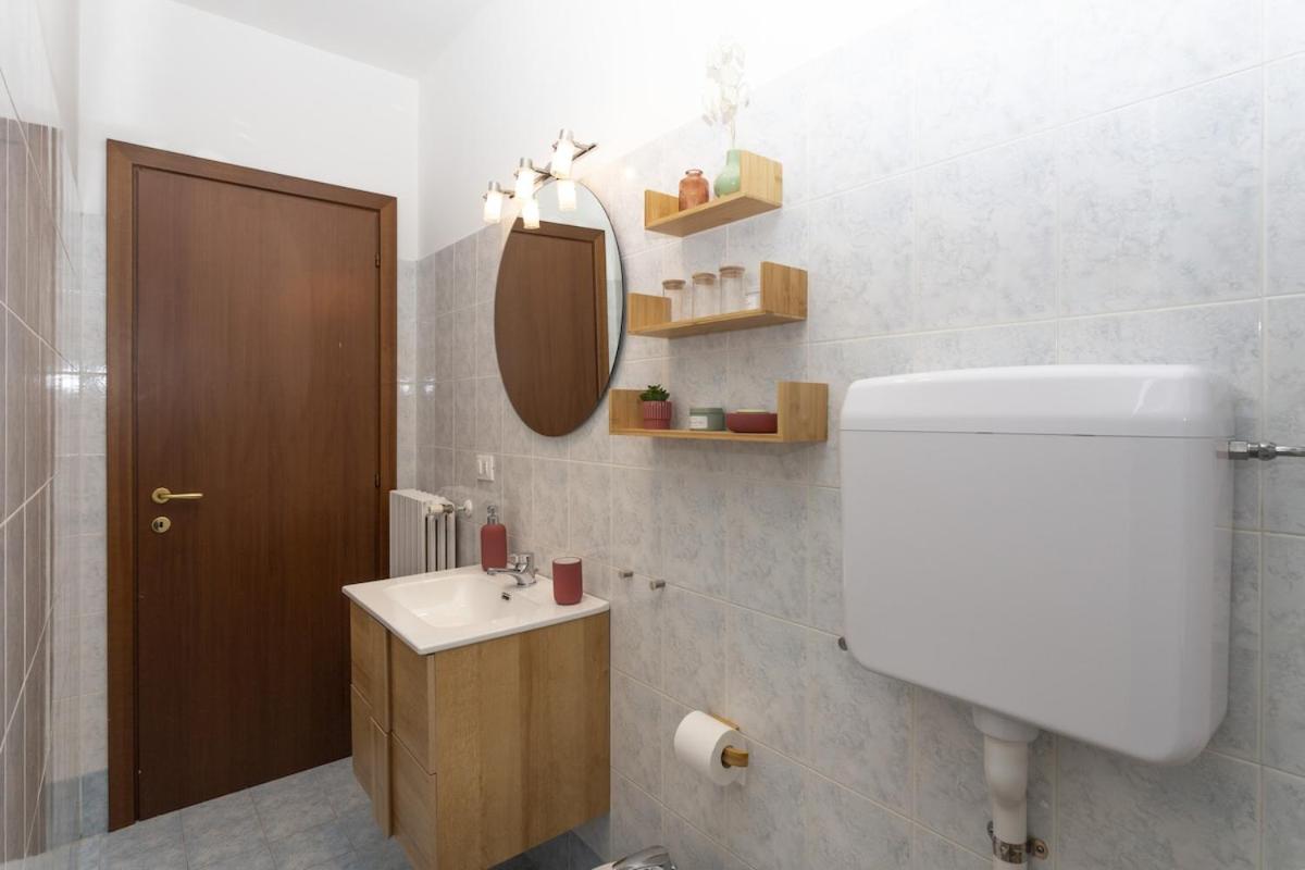 HOST4U - CASETTA di VIOLA con Piscina e Parcheggio a due passi dal Lago di Garda