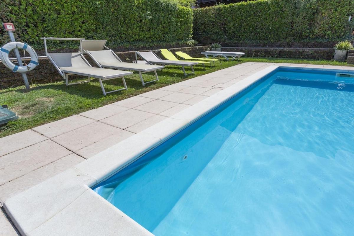 HOST4U - CASETTA di VIOLA con Piscina e Parcheggio a due passi dal Lago di Garda