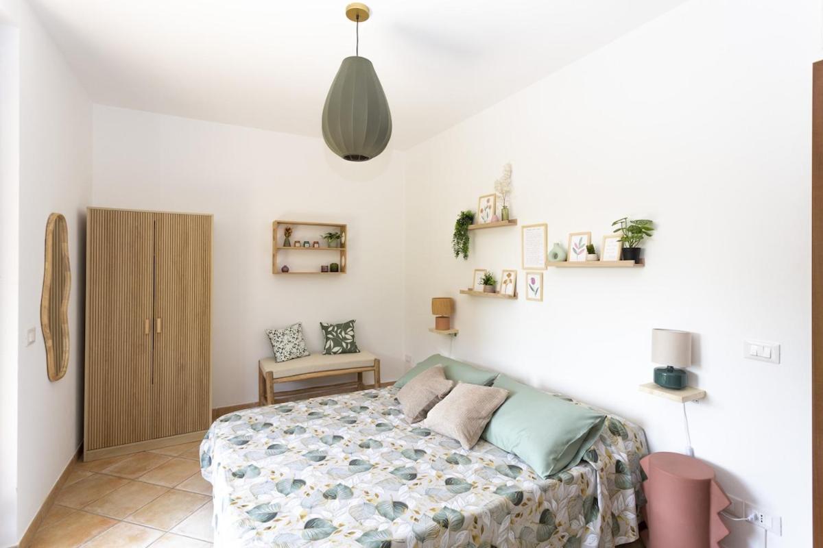 HOST4U - CASETTA di VIOLA con Piscina e Parcheggio a due passi dal Lago di Garda