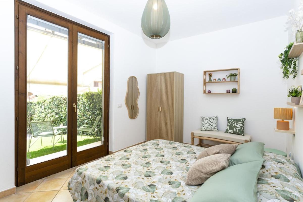 HOST4U - CASETTA di VIOLA con Piscina e Parcheggio a due passi dal Lago di Garda