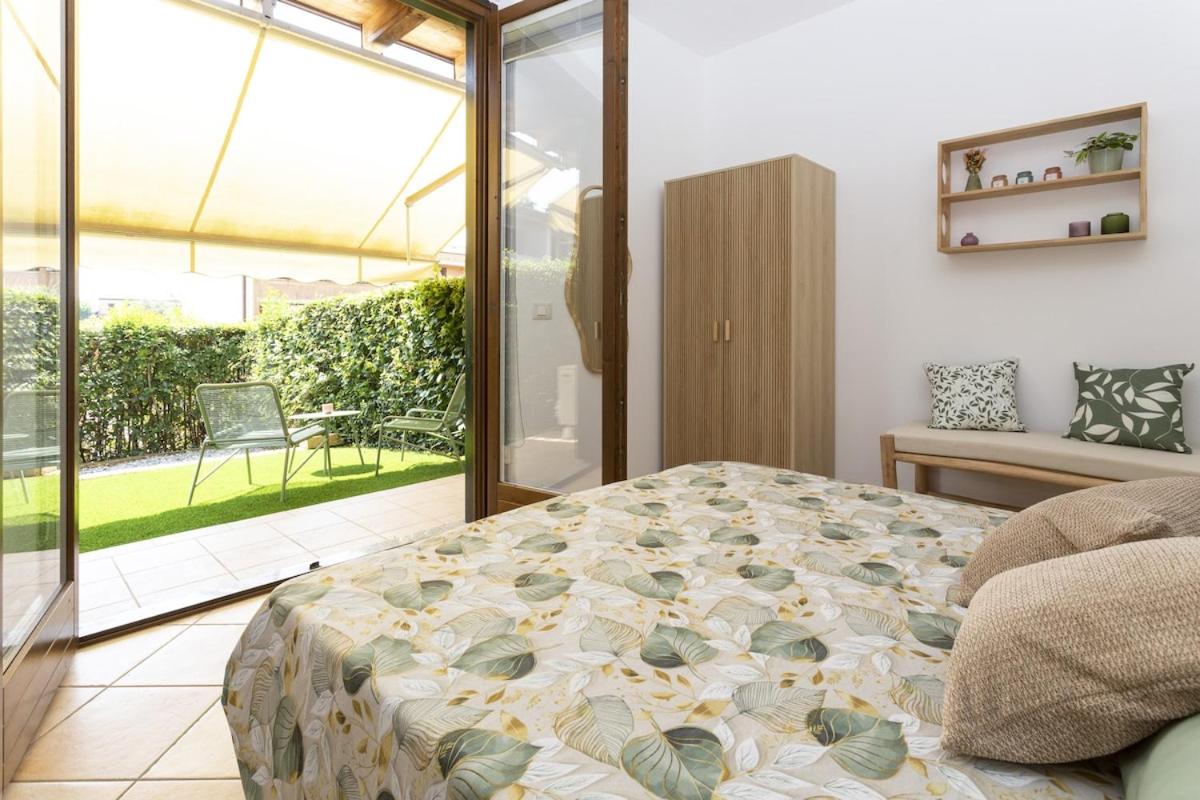 HOST4U - CASETTA di VIOLA con Piscina e Parcheggio a due passi dal Lago di Garda