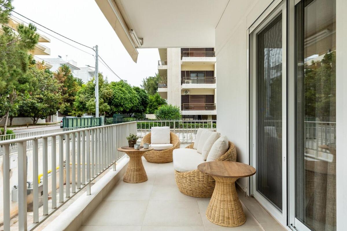 The Sea Breeze, Glyfada