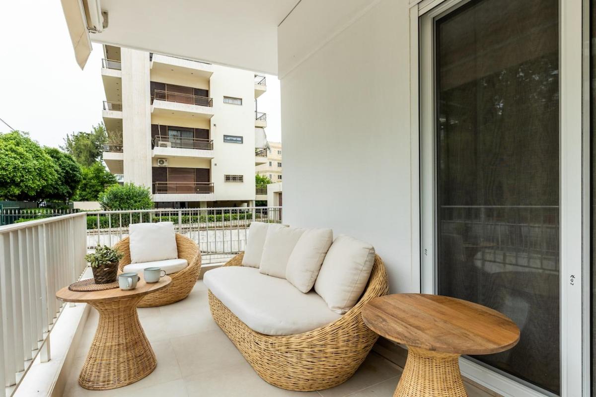 The Sea Breeze, Glyfada