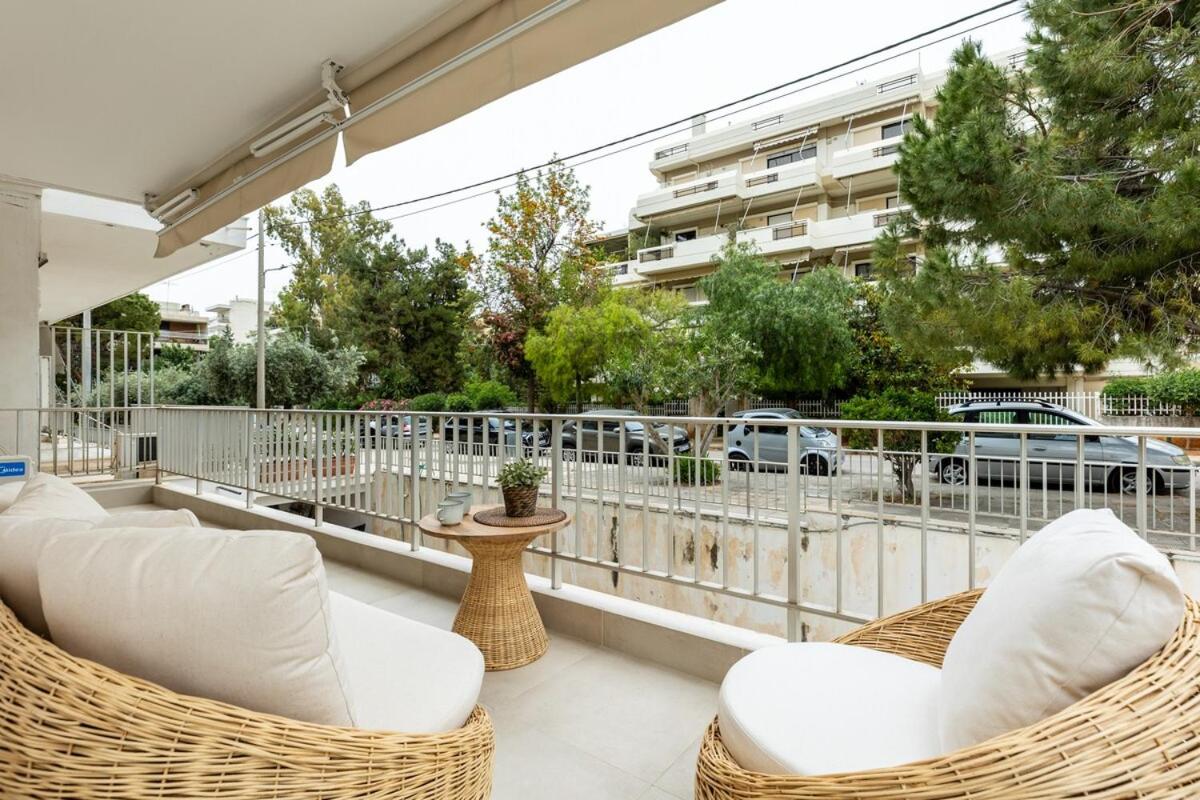 The Sea Breeze, Glyfada