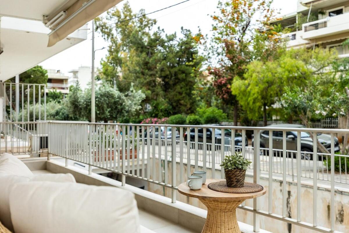 The Sea Breeze, Glyfada