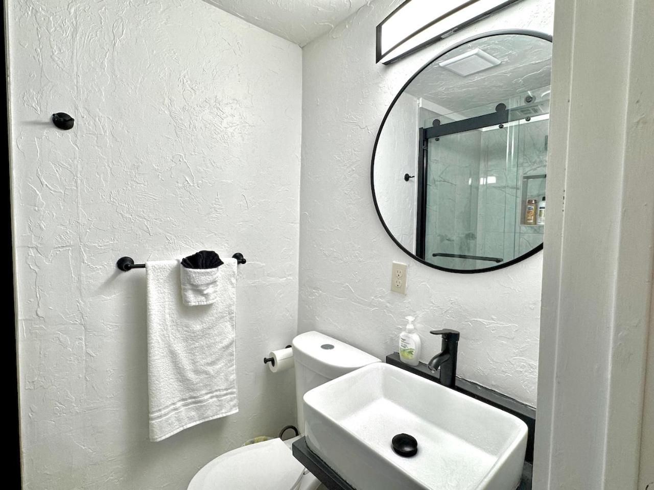 1BR Apt 10 min to Integris Baptist #19B