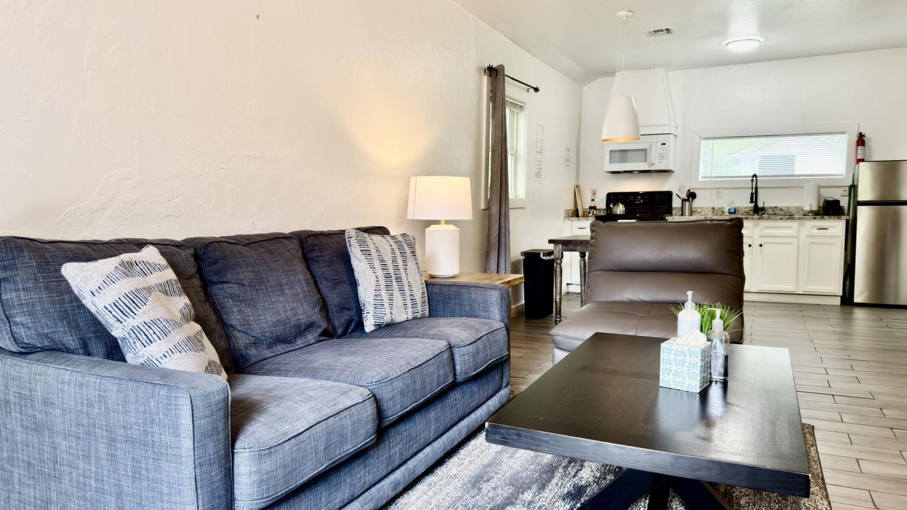 1BR Apt 10 min to Integris Baptist #19B