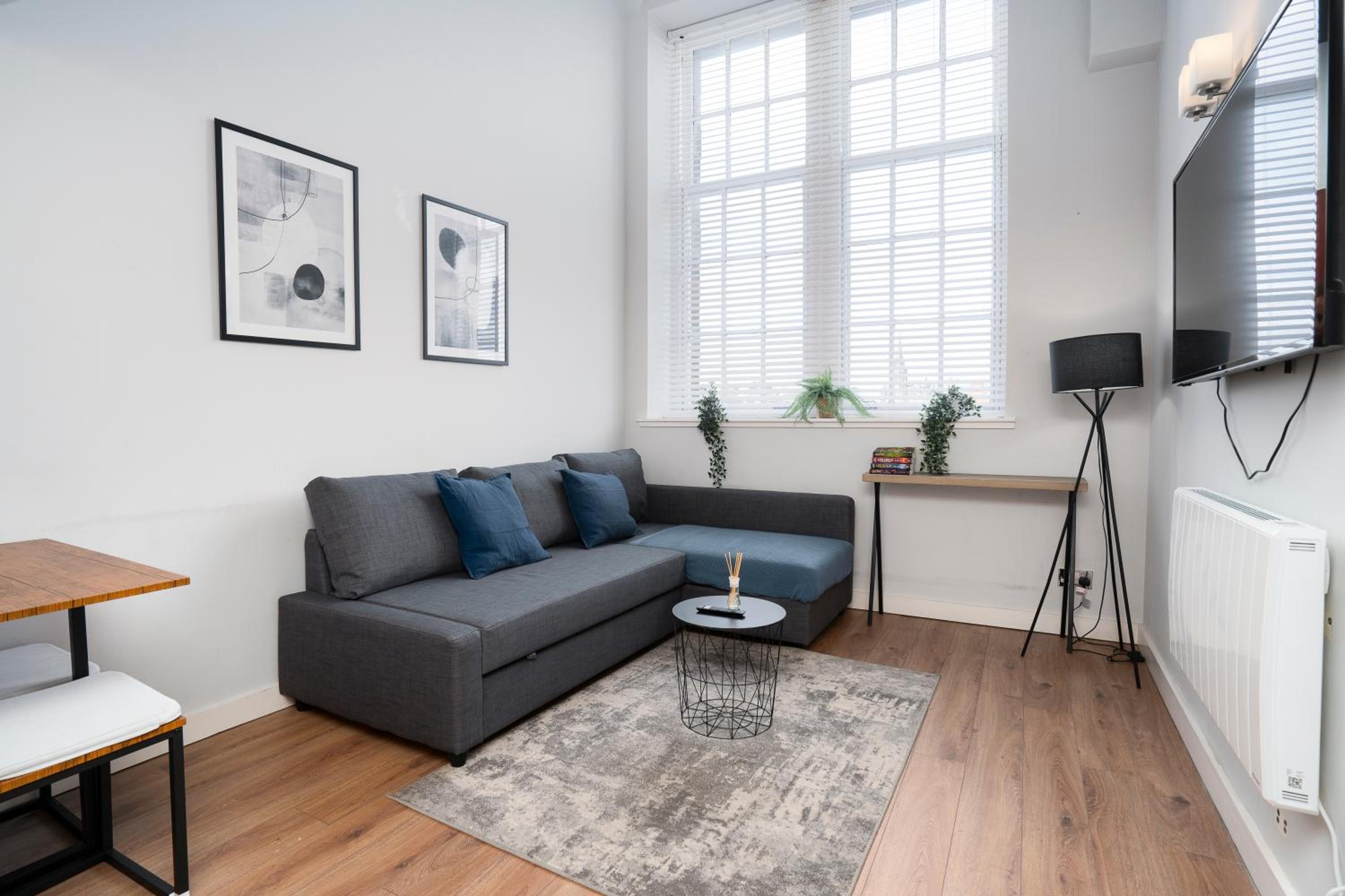 2Bed-2Bath Flat, City Centre