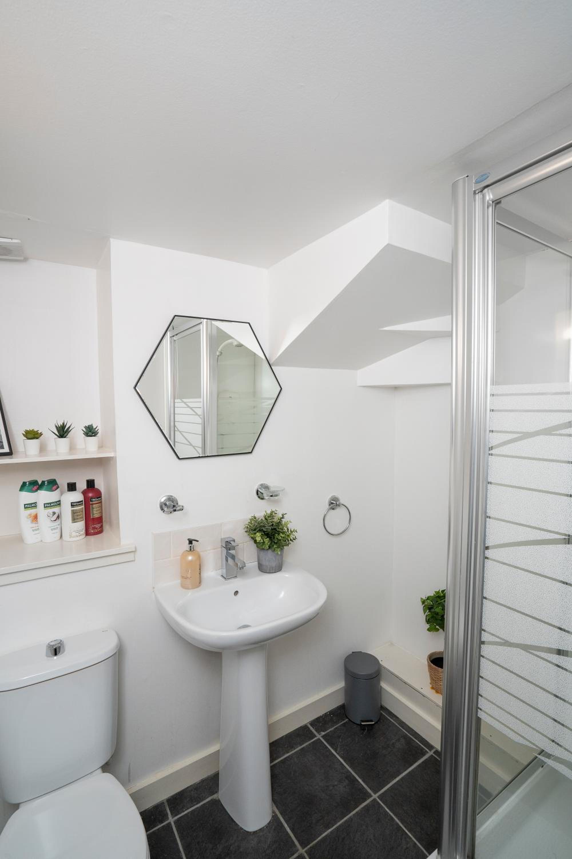 2Bed-2Bath Flat, City Centre