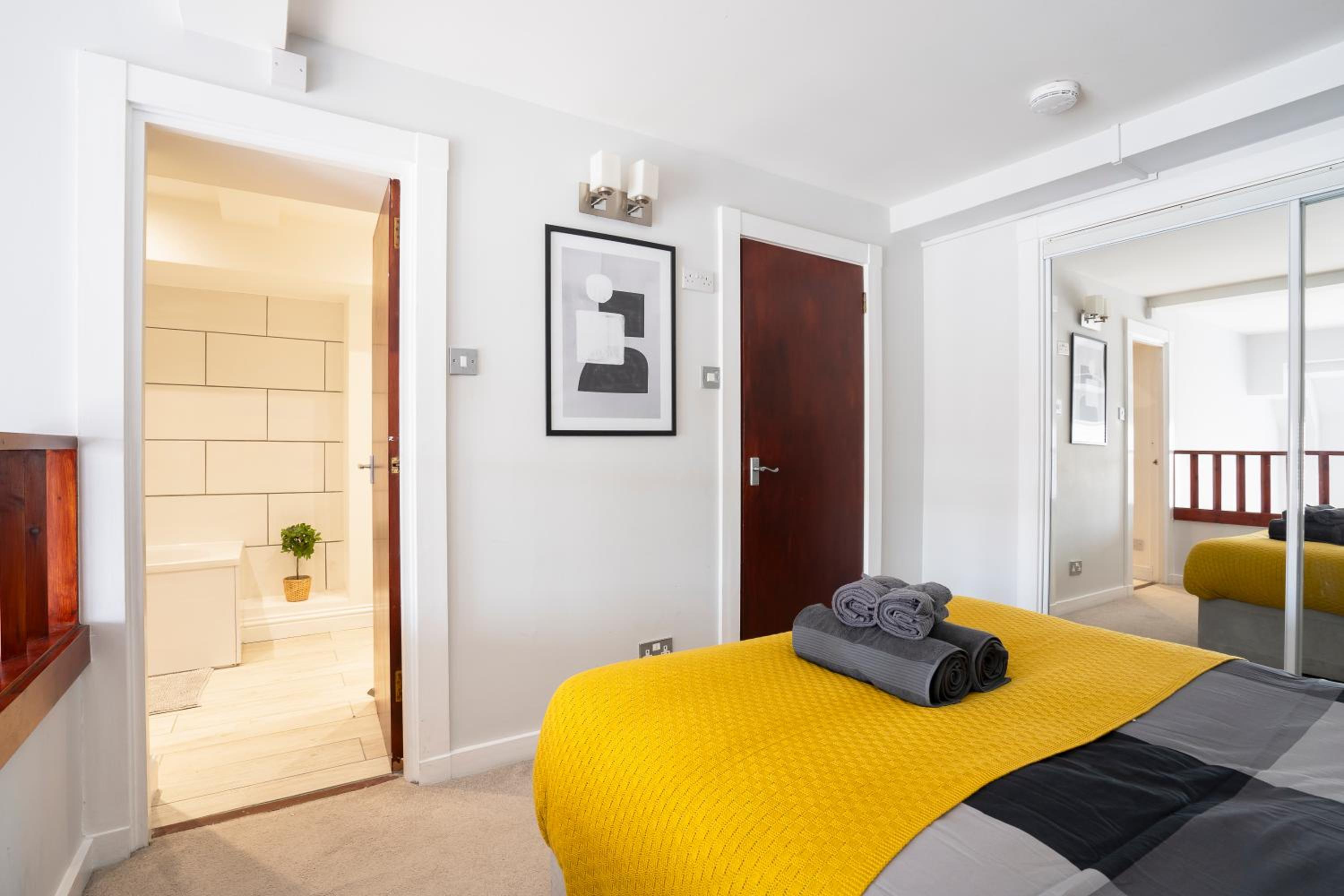 2Bed-2Bath Flat, City Centre