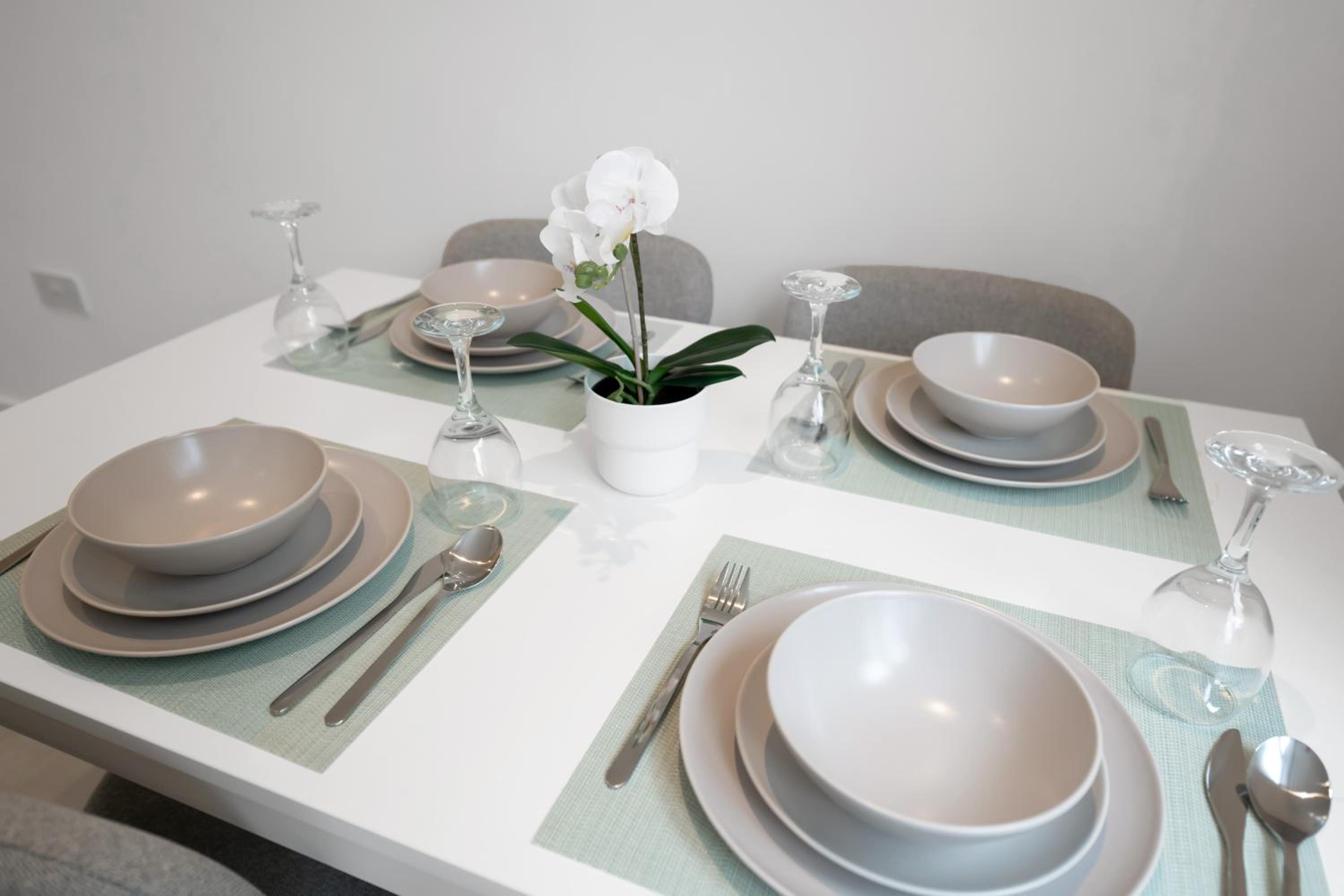 3Bed House-Free Parking
