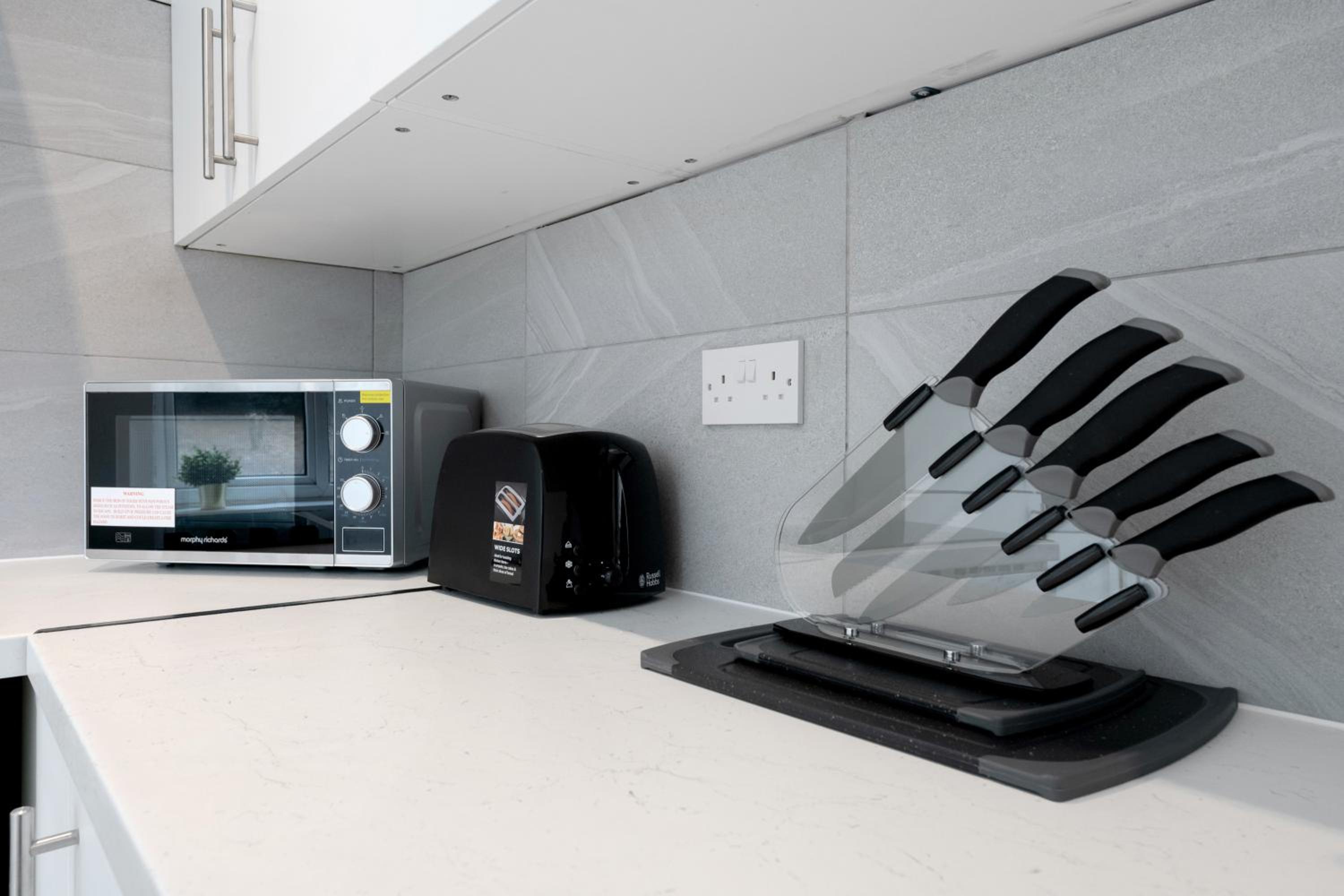 3Bed House-Free Parking