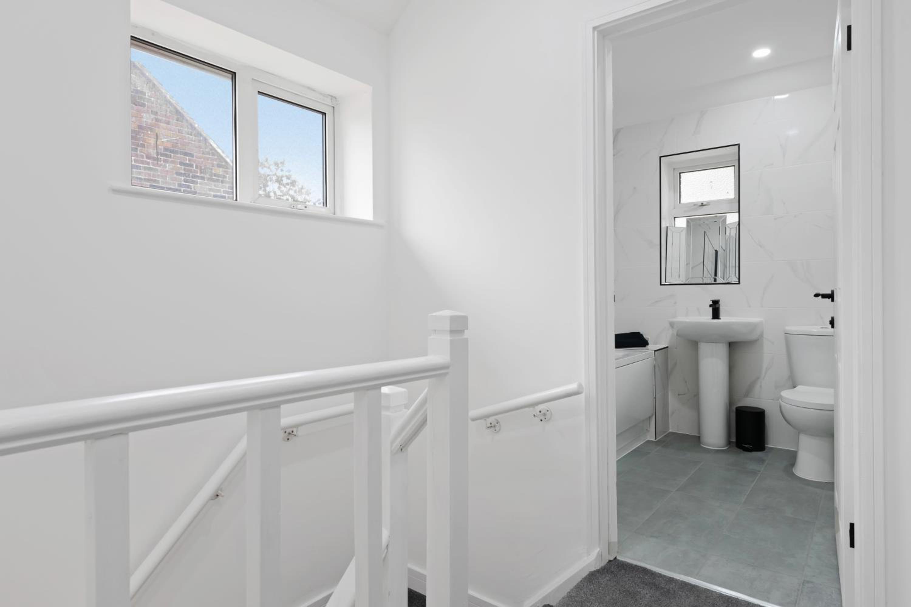 3Bed House-Free Parking