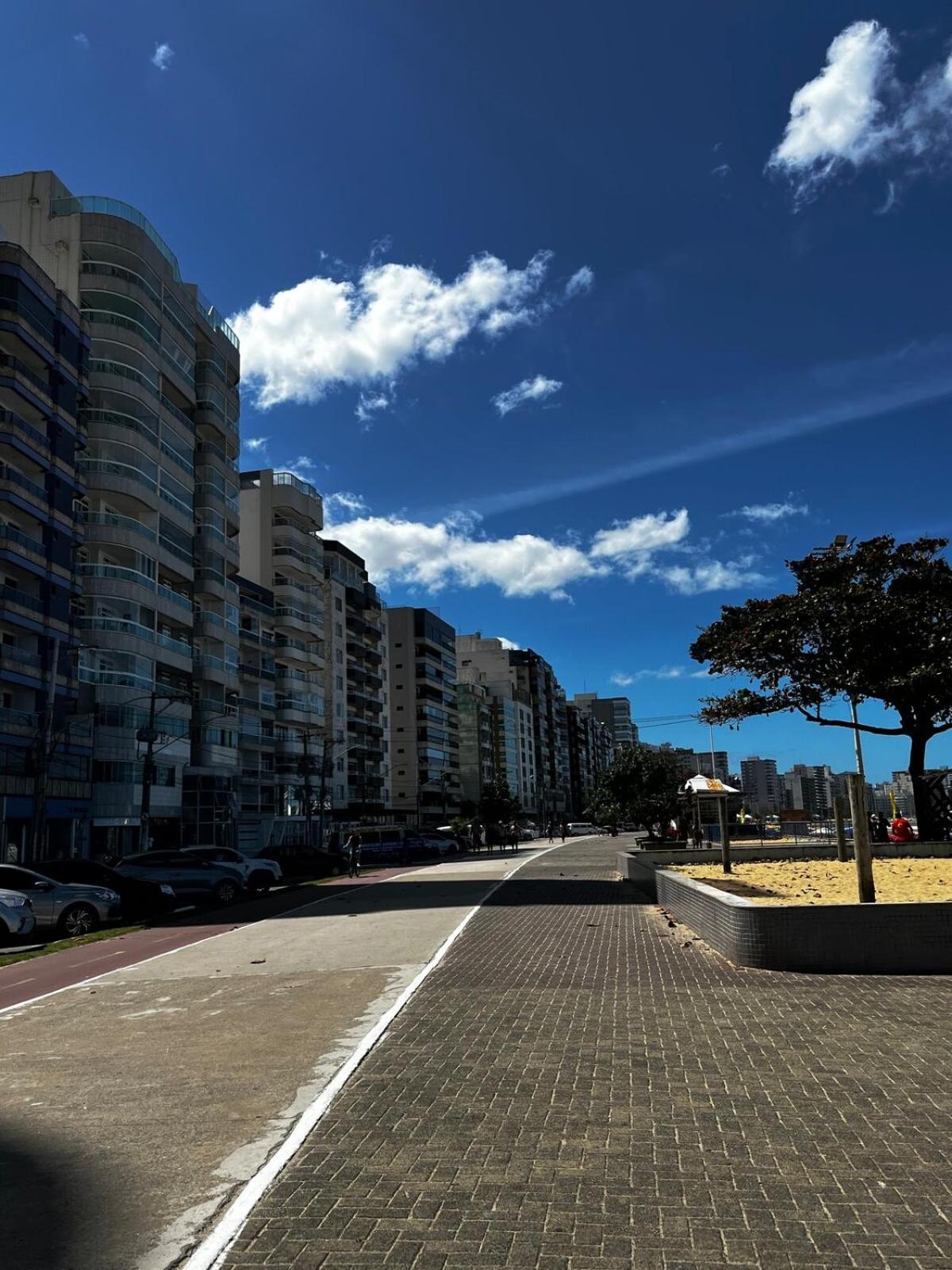 PÉ NA AREIA - Em frente à PRAIA DO MORRO - GUARAPARI- ES