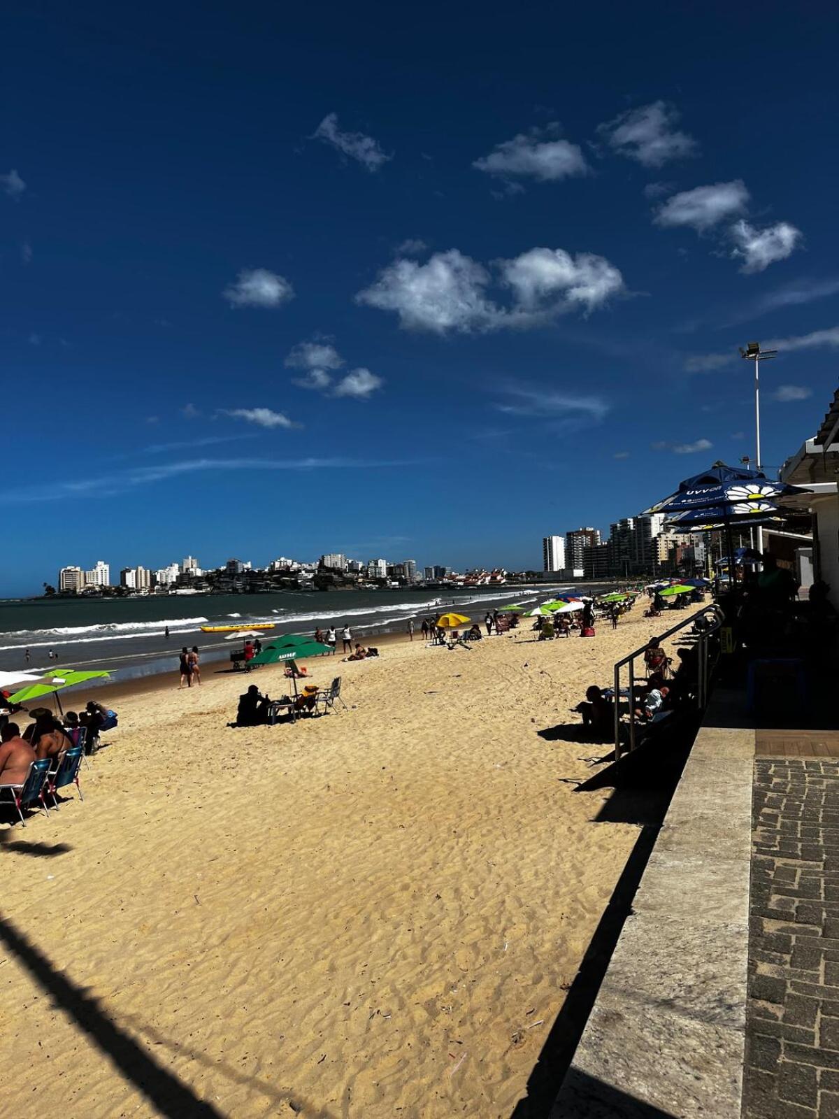 PÉ NA AREIA - Em frente à PRAIA DO MORRO - GUARAPARI- ES