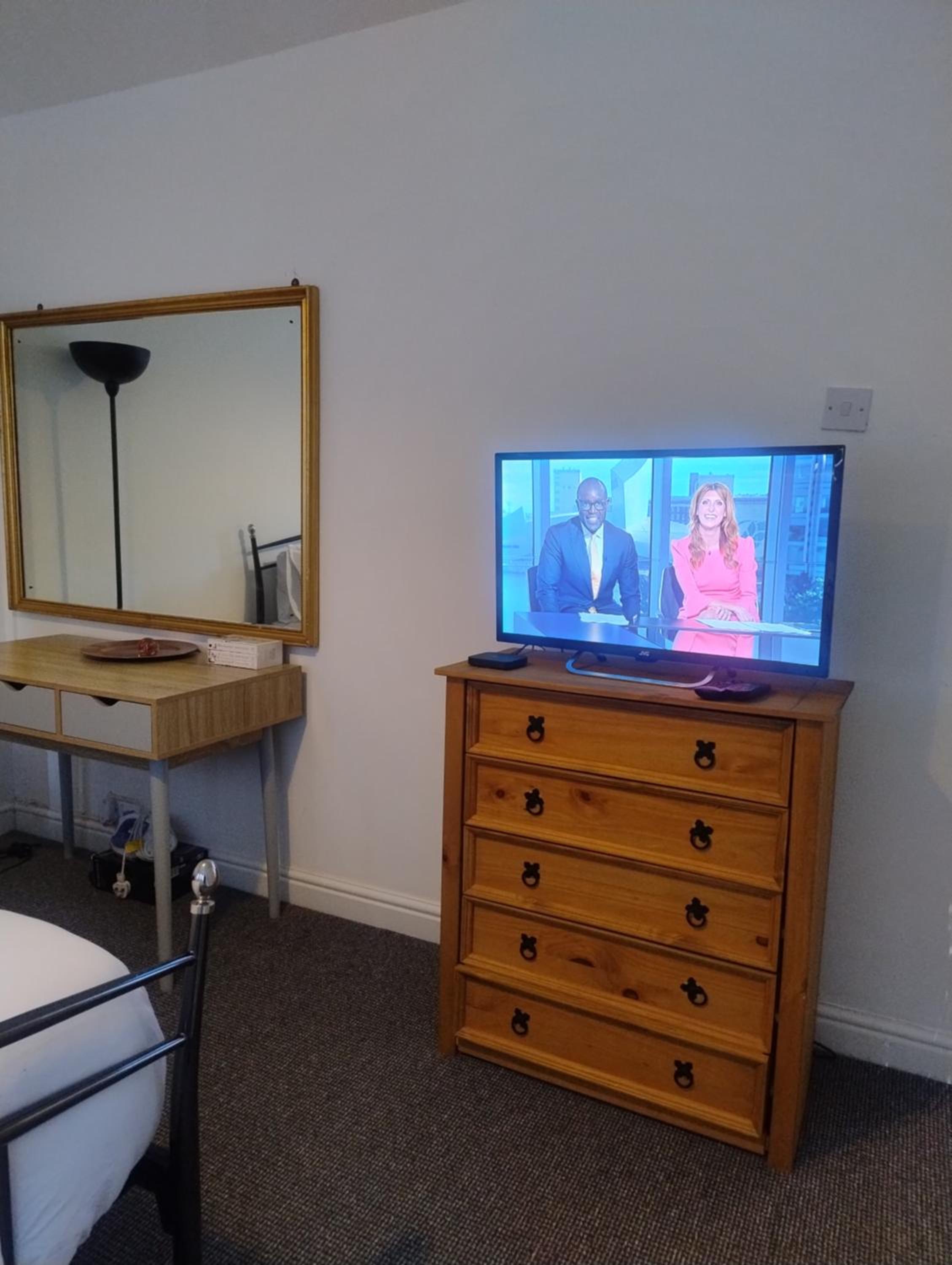 Entire 3BR Home Near Chorlton Water Park and Airport With Parking