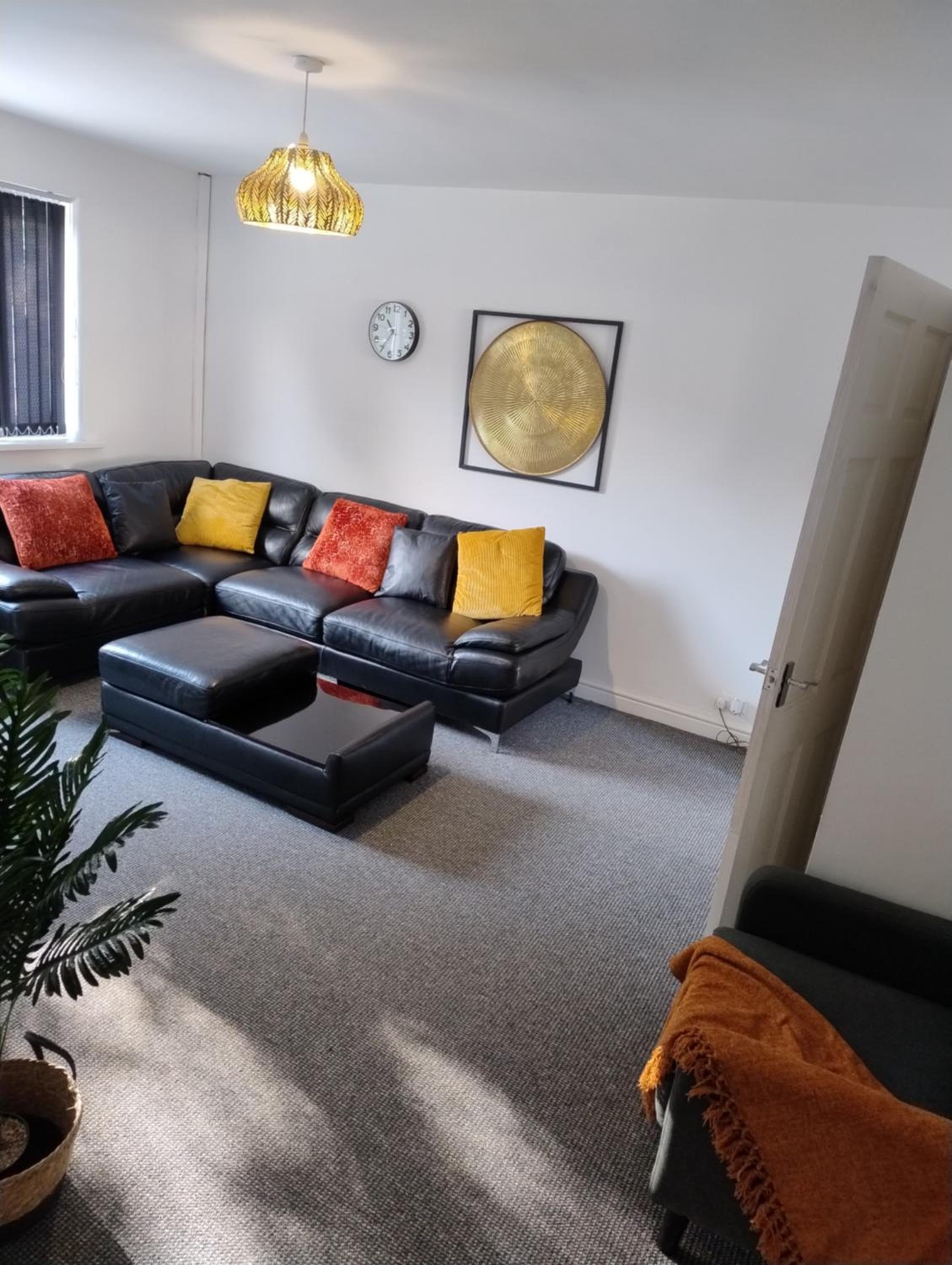 Entire 3BR Home Near Chorlton Water Park and Airport With Parking