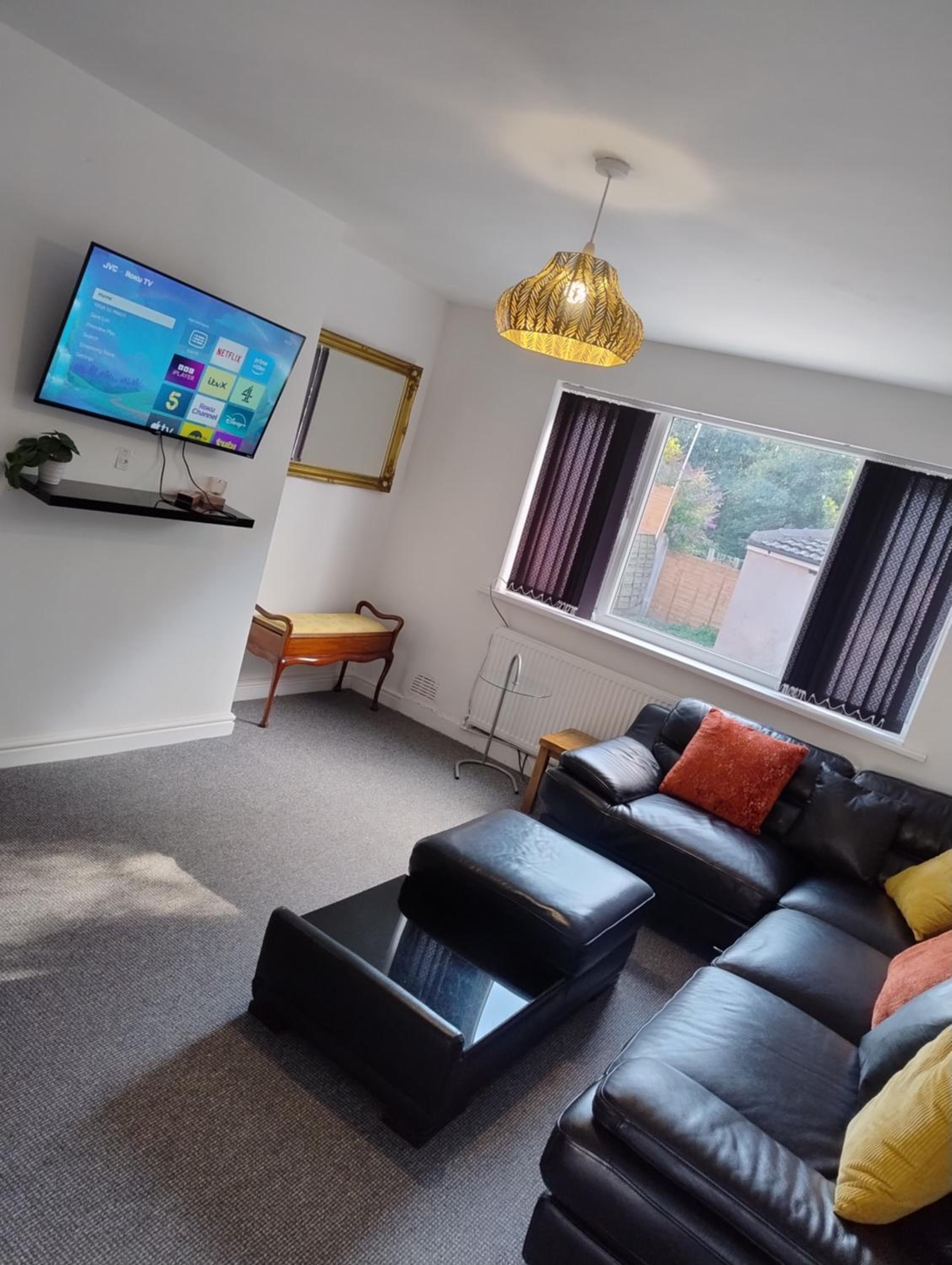 Entire 3BR Home Near Chorlton Water Park and Airport With Parking