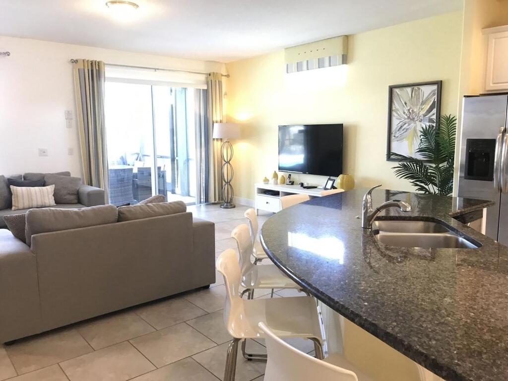 Solterra Family Vacation Home with Private Pool and Spa and Games Room Nr Disney