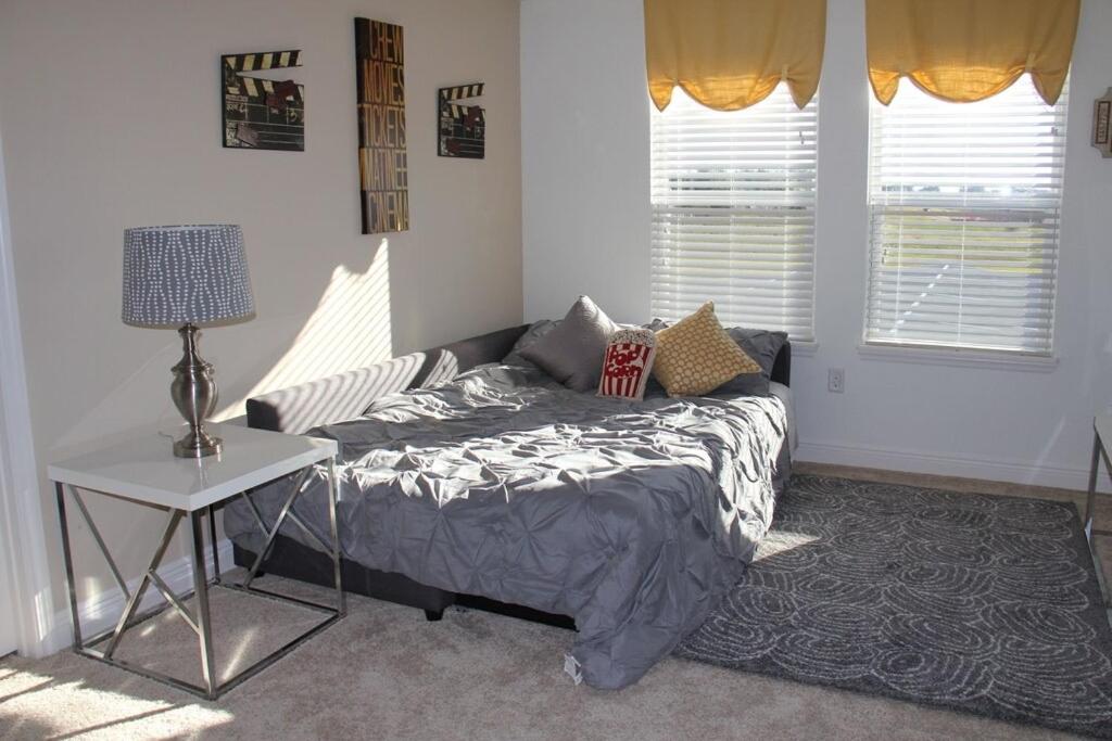 Solterra Family Vacation Home with Private Pool and Spa and Games Room Nr Disney