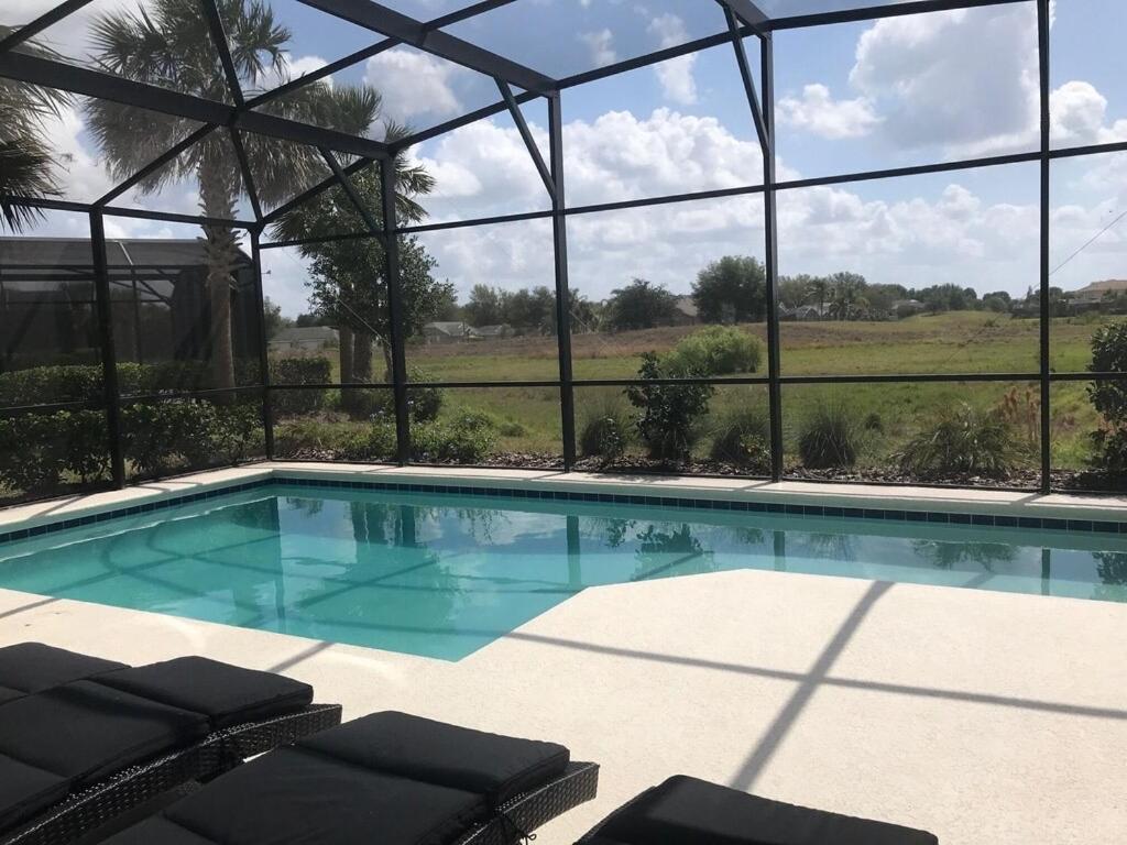 Solterra Family Vacation Home with Private Pool and Spa and Games Room Nr Disney