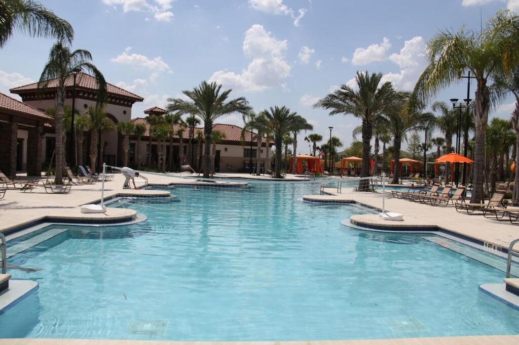 Solterra Family Vacation Home with Private Pool and Spa and Games Room Nr Disney