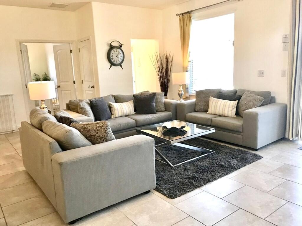 Solterra Family Vacation Home with Private Pool and Spa and Games Room Nr Disney