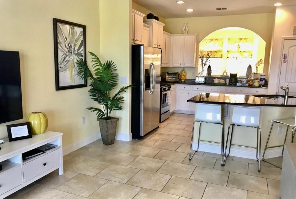 Solterra Family Vacation Home with Private Pool and Spa and Games Room Nr Disney