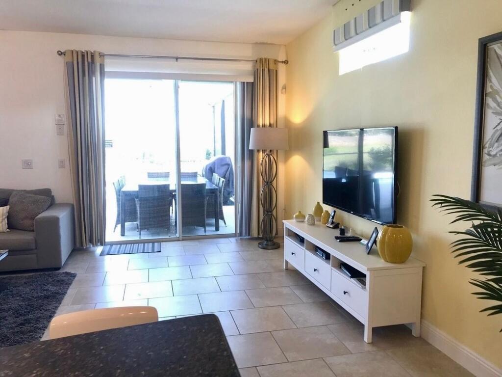 Solterra Family Vacation Home with Private Pool and Spa and Games Room Nr Disney